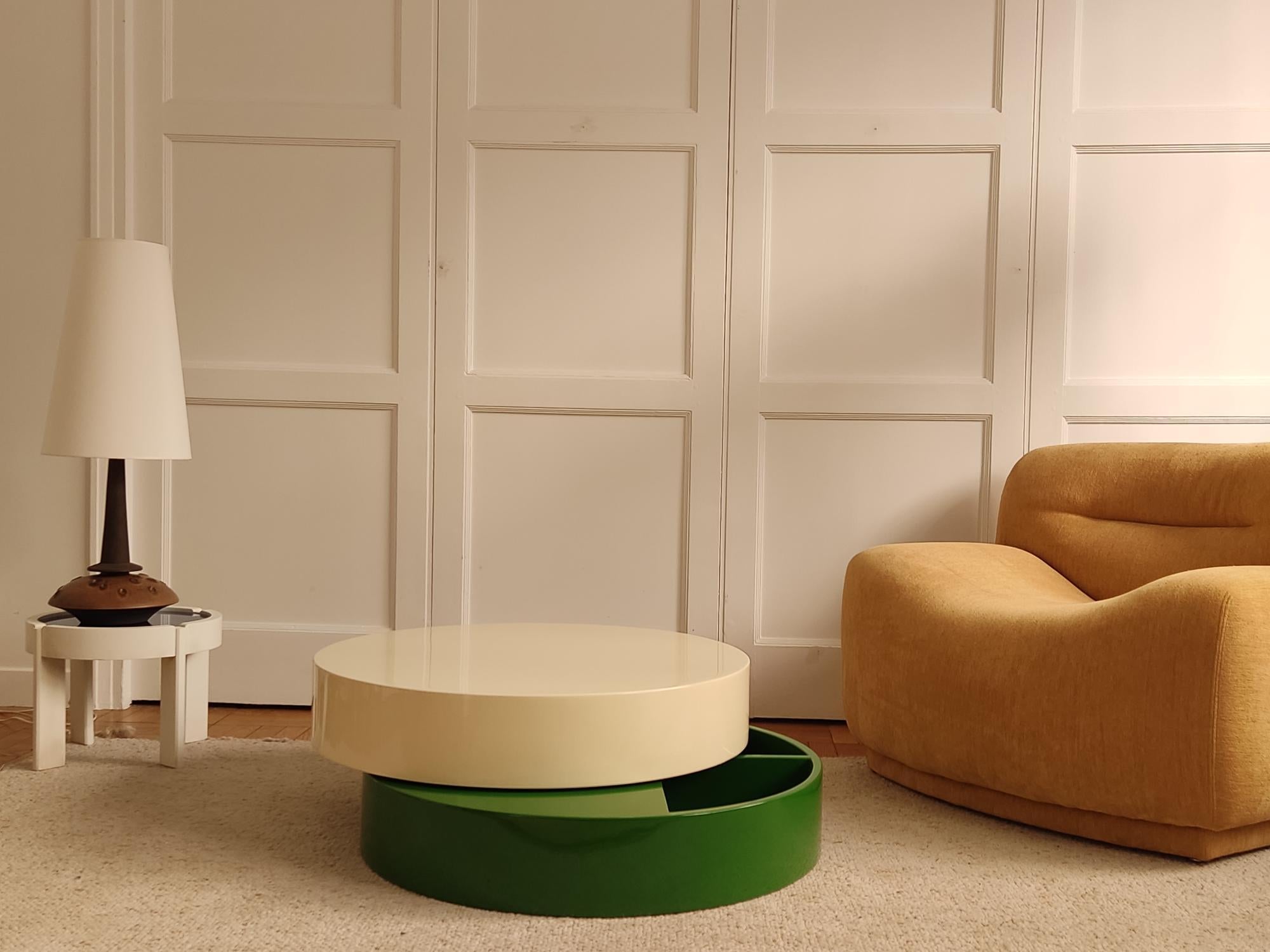 Lacquered rotating circular table - France 1970 2
