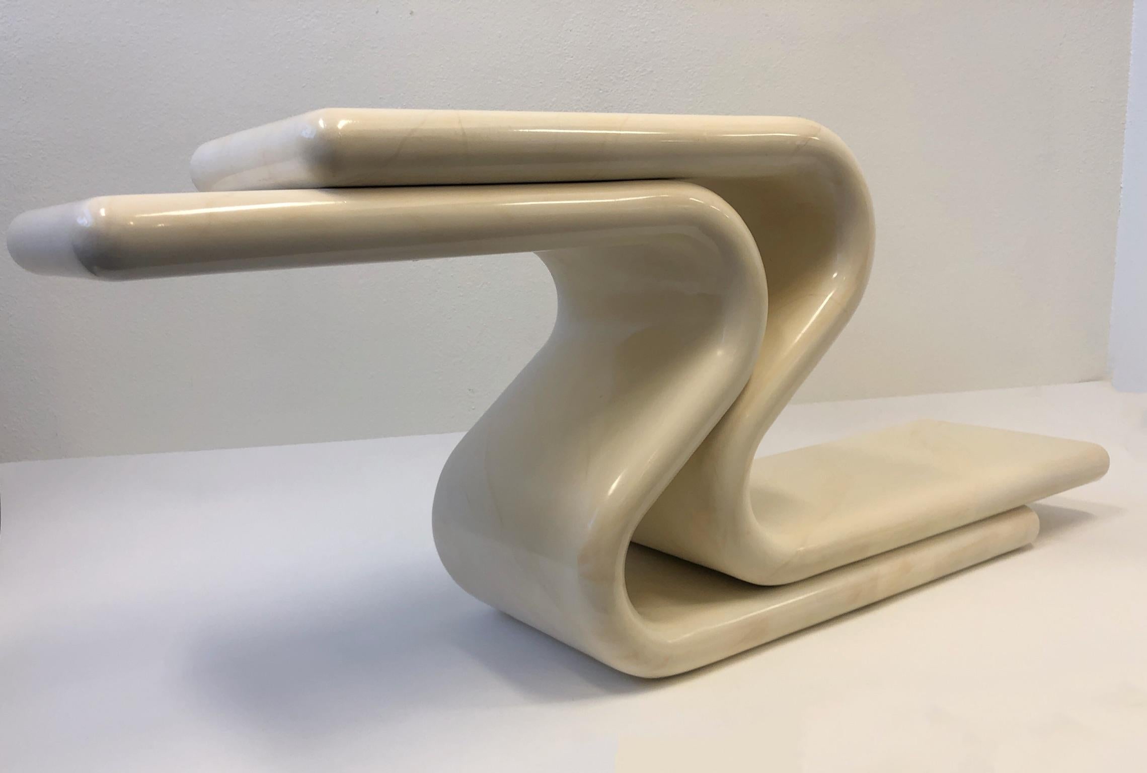 A spectacular 1980s high gloss polish lacquered sculptural console table by Steve Chase. The consoles finished is off white faux marble with a high gloss polished lacquered. This came out of a Steve Chase home in Rancho Mirage CA. 

Dimensions: