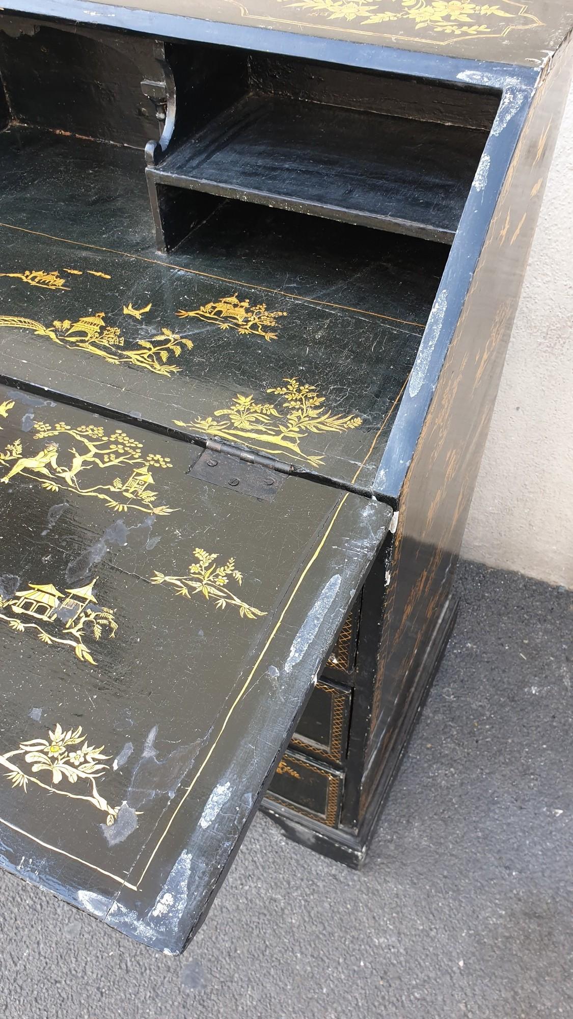 Lacquered Sloping Desk, Chinoiserie, Late 18th Early 19th Century For Sale 2