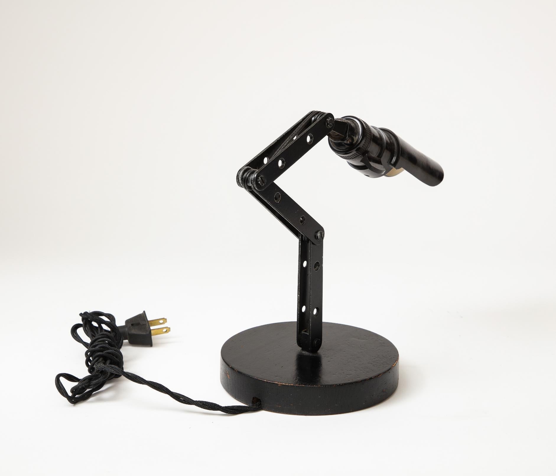 Lampe de table articulée en acier laqué, États-Unis, vers 1950 en vente 5