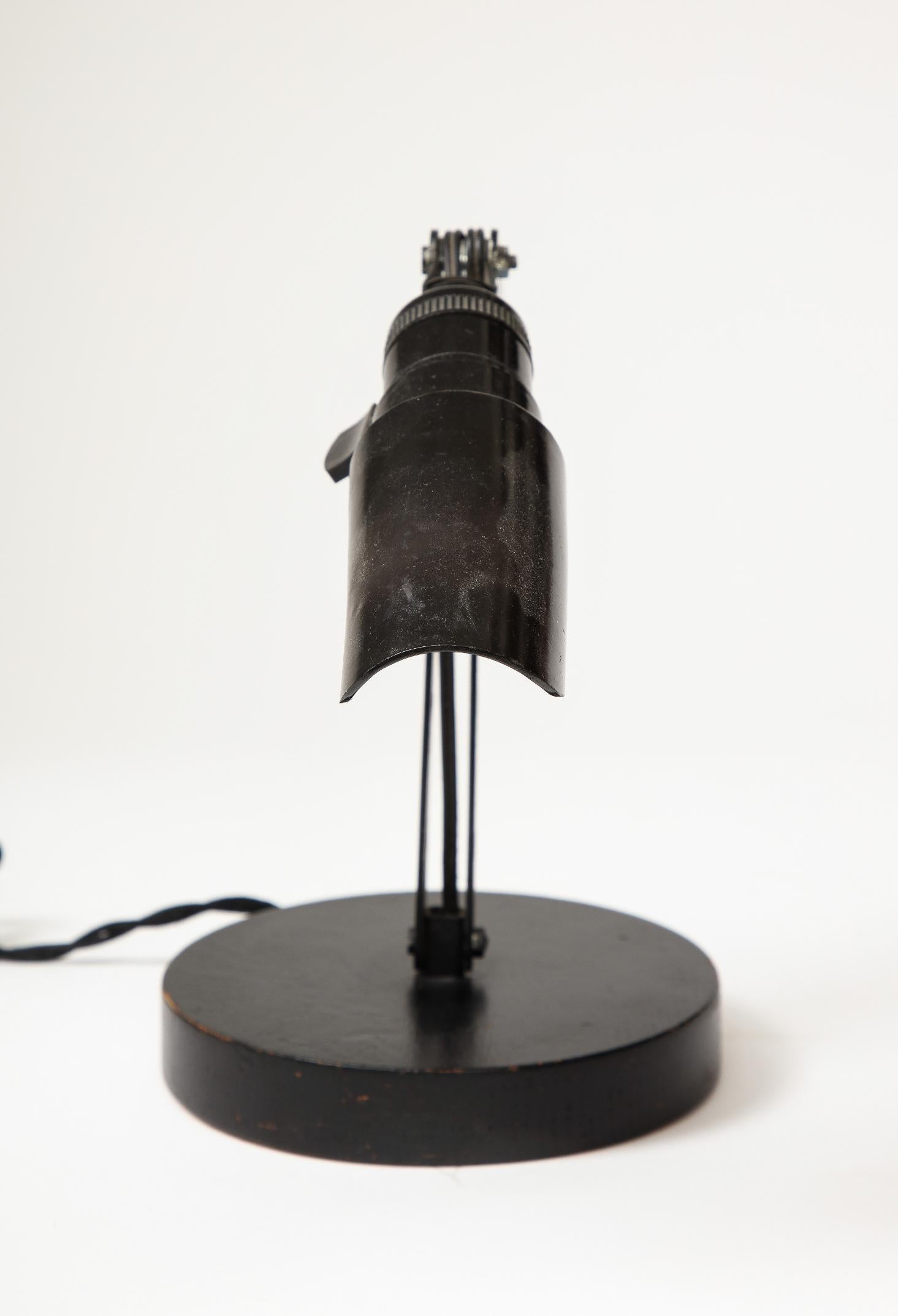 Lampe de table articulée en acier laqué, États-Unis, vers 1950 en vente 8