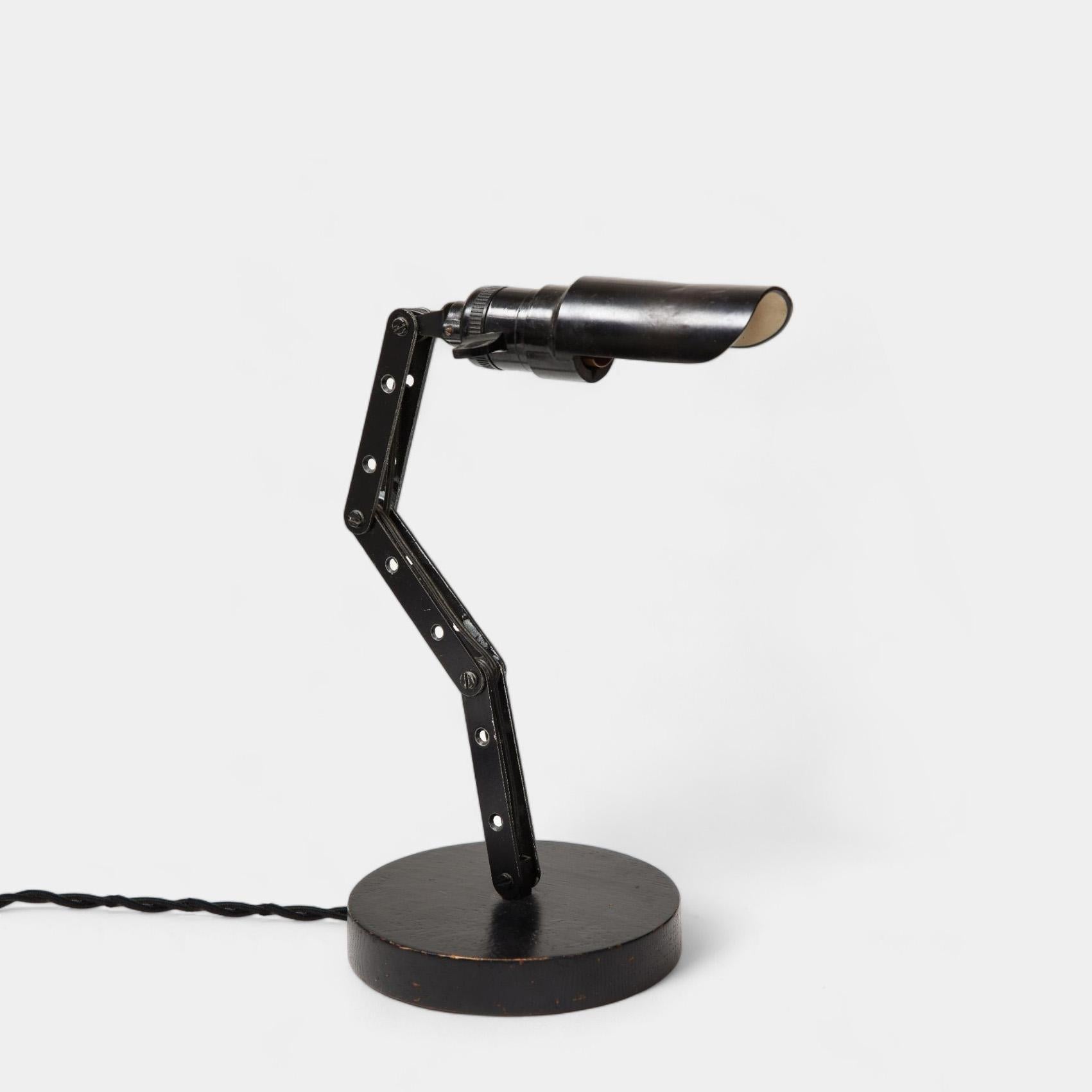 Industriel Lampe de table articulée en acier laqué, États-Unis, vers 1950 en vente