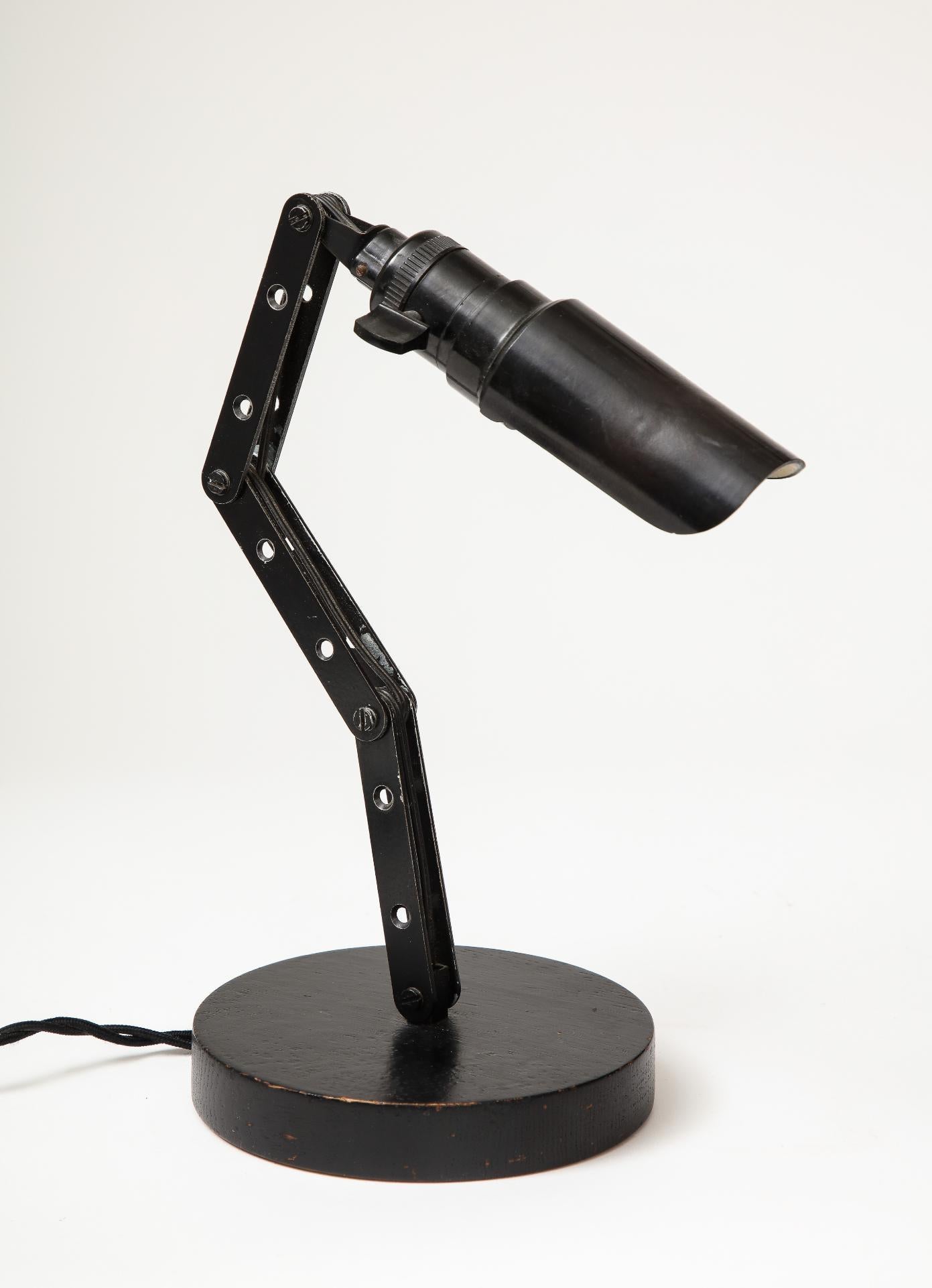 Américain Lampe de table articulée en acier laqué, États-Unis, vers 1950 en vente