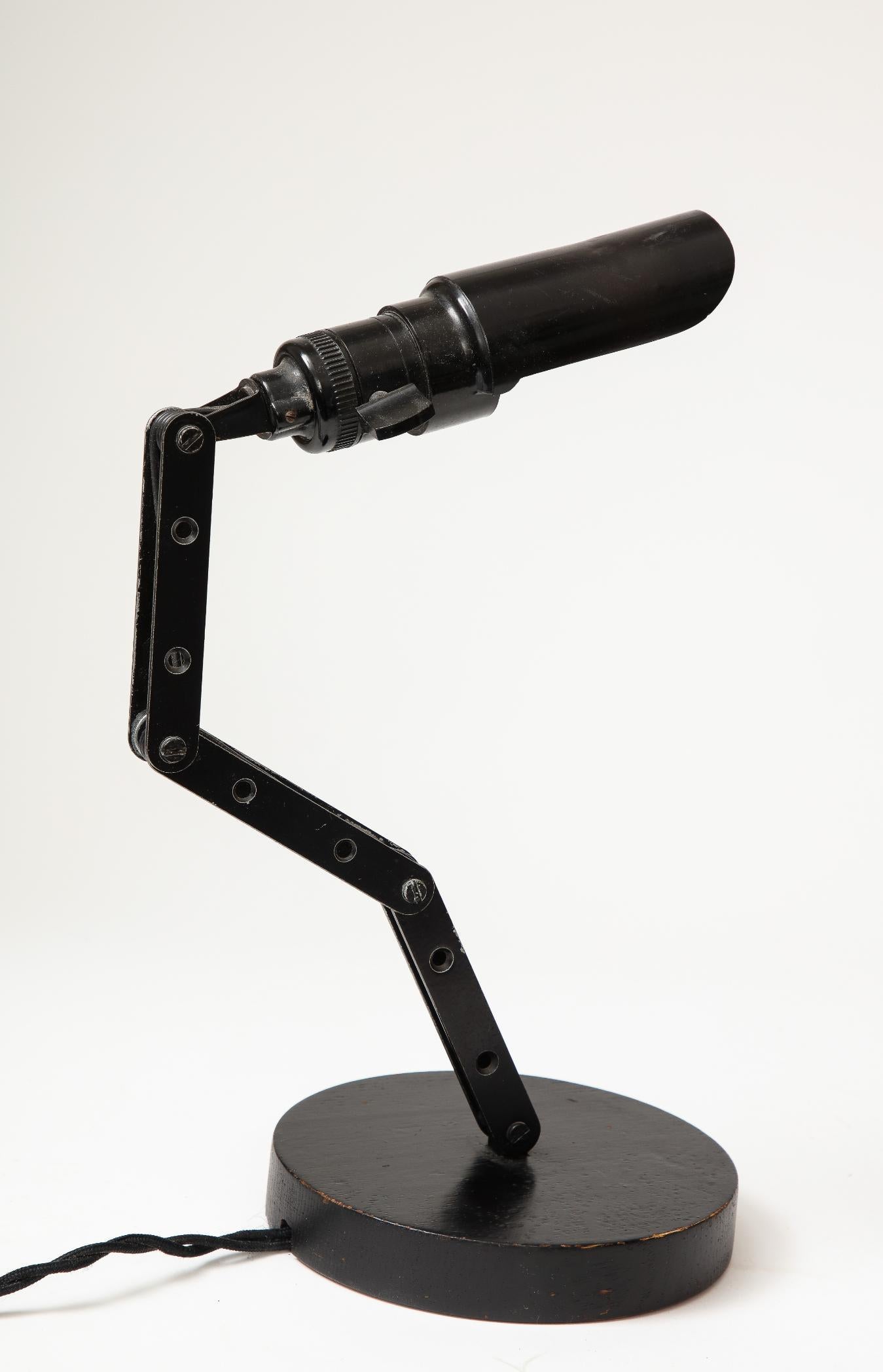 Lampe de table articulée en acier laqué, États-Unis, vers 1950 en vente 1