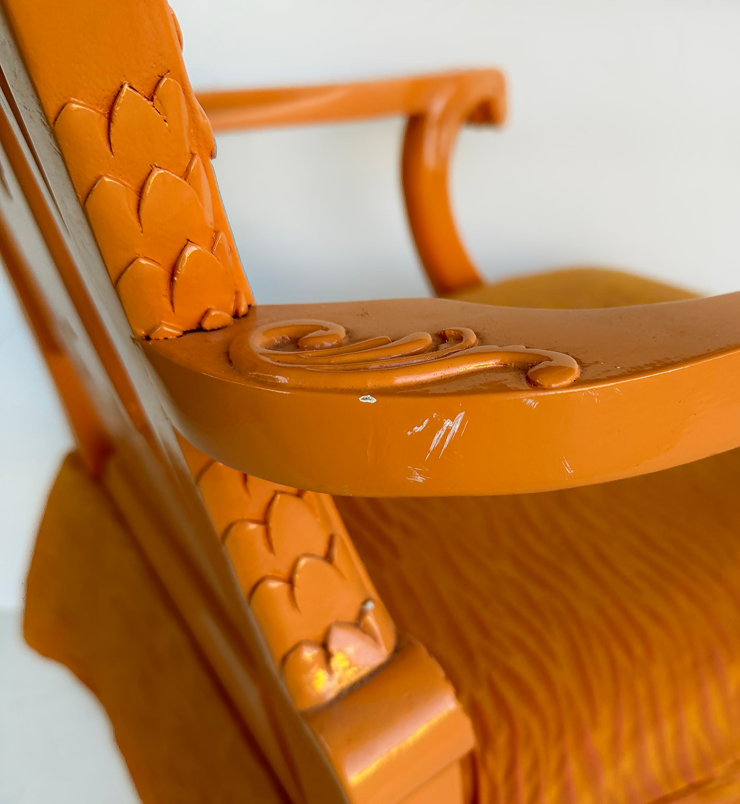 Fauteuil laqué stylisé à boules et griffes, détails sculptés de chinoiserie en vente 6