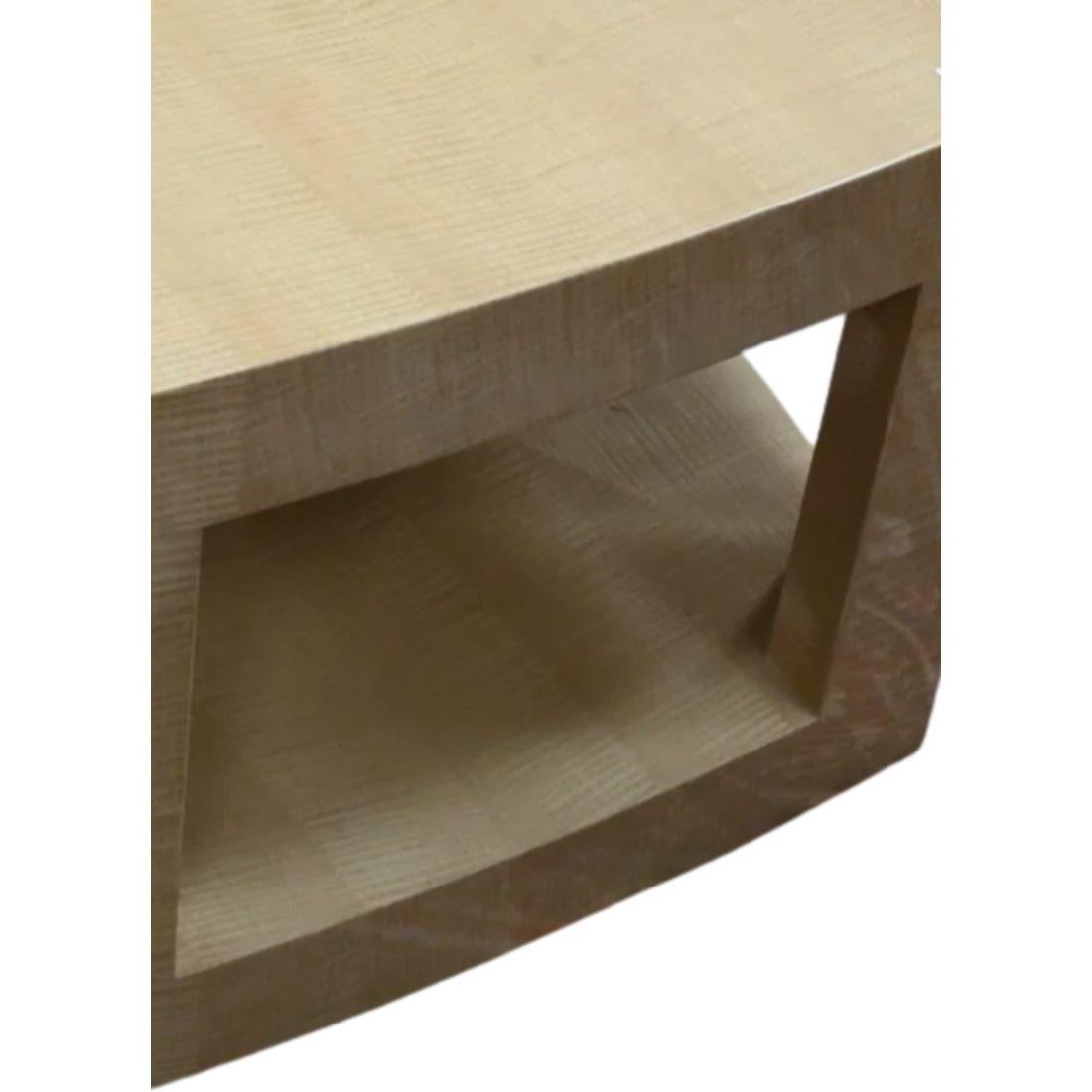 Table basse oblongue à deux niveaux en sycomore laqué Bon état - En vente à Locust Valley, NY