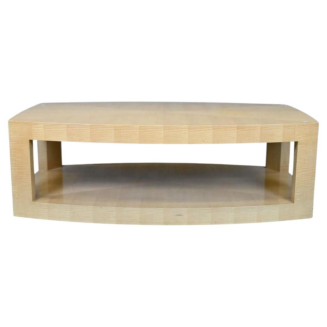 Table basse oblongue à deux niveaux en sycomore laqué en vente