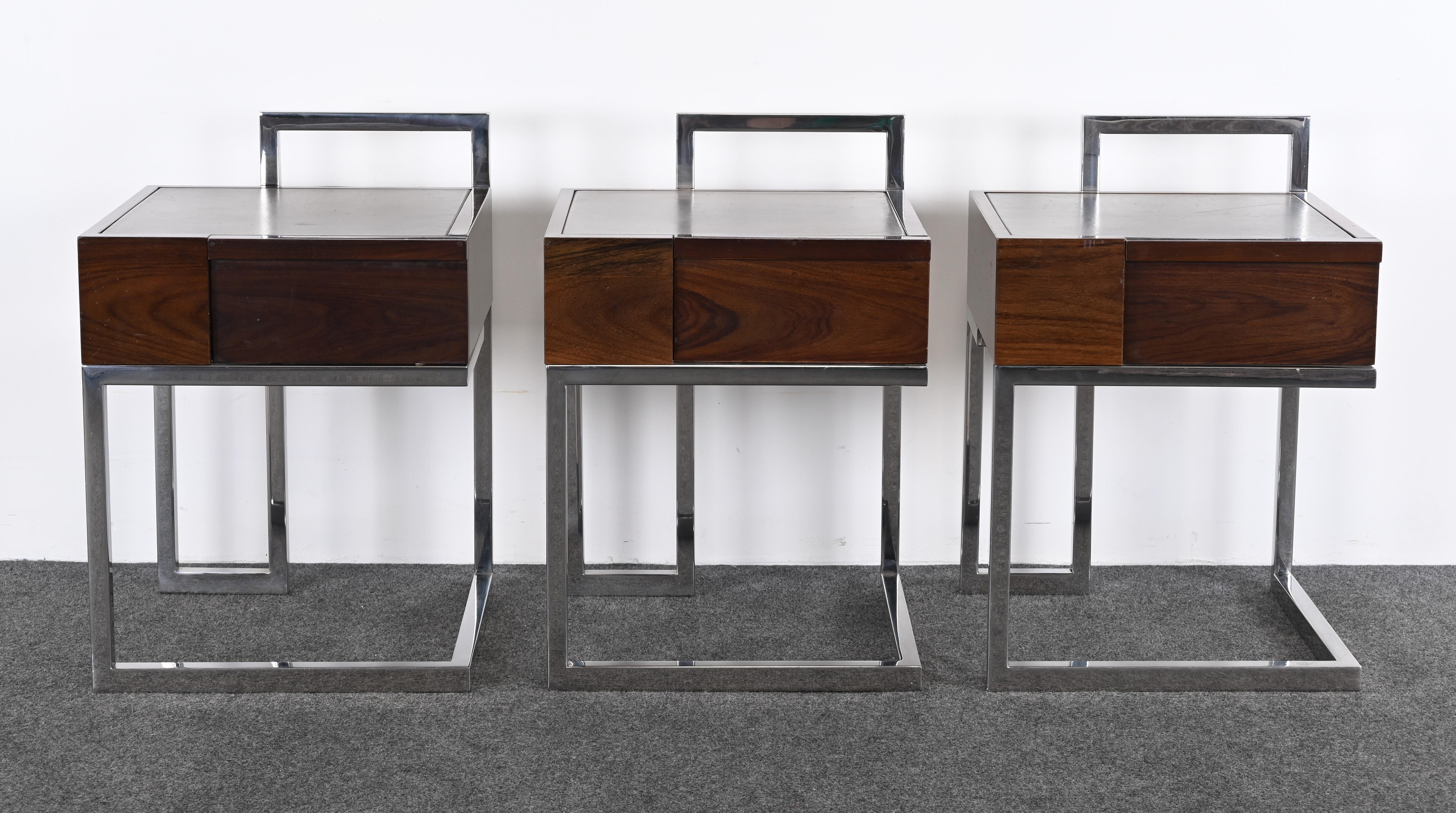 Moderne Tables d'appoint en noyer laqué et acier inoxydable par Vladimir Kagan pour Gucci en vente