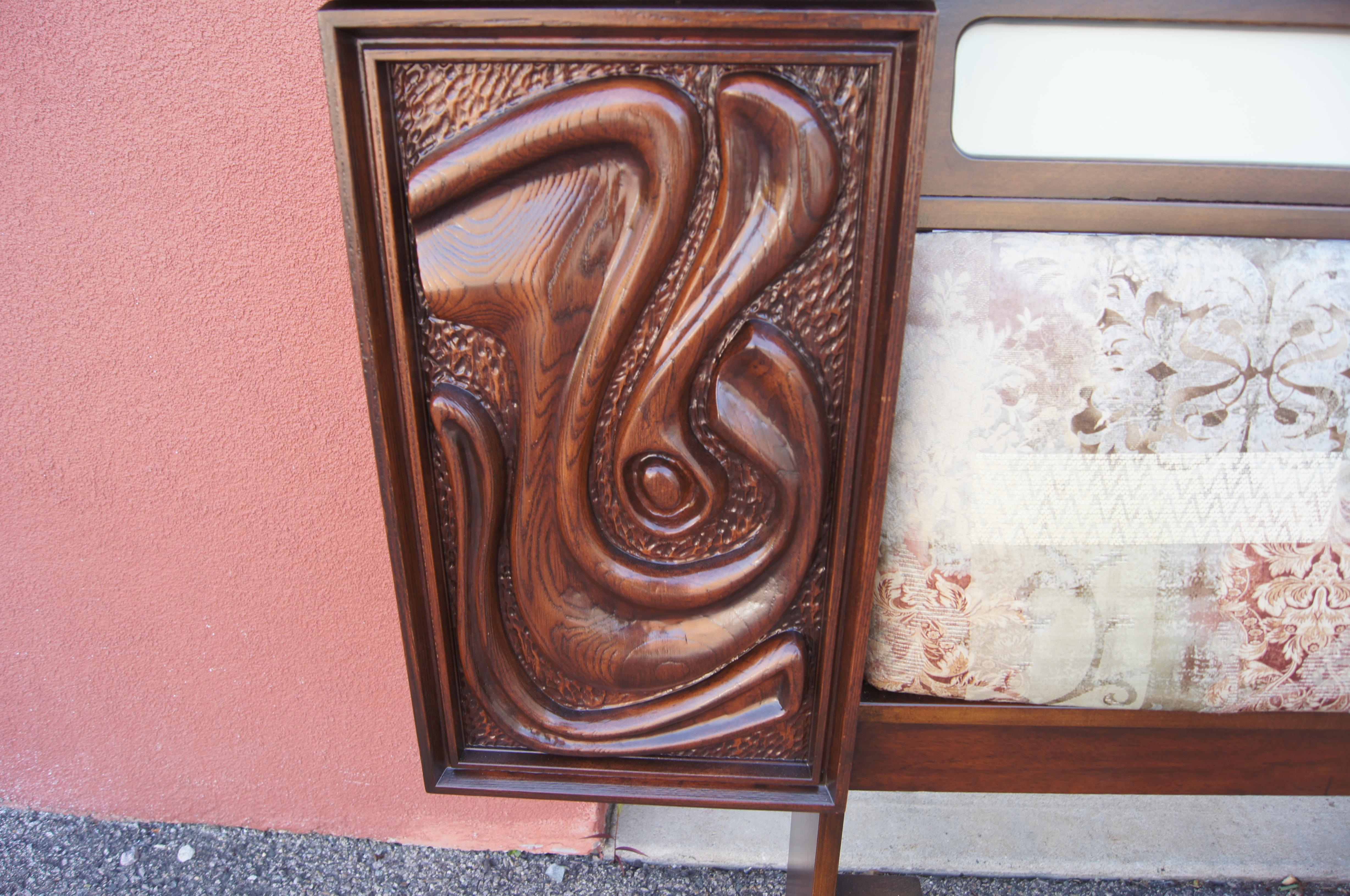 Lacquered Walnut Oceanic Series King Headboard by Pulaski Furniture In Good Condition For Sale In Dorchester, MA