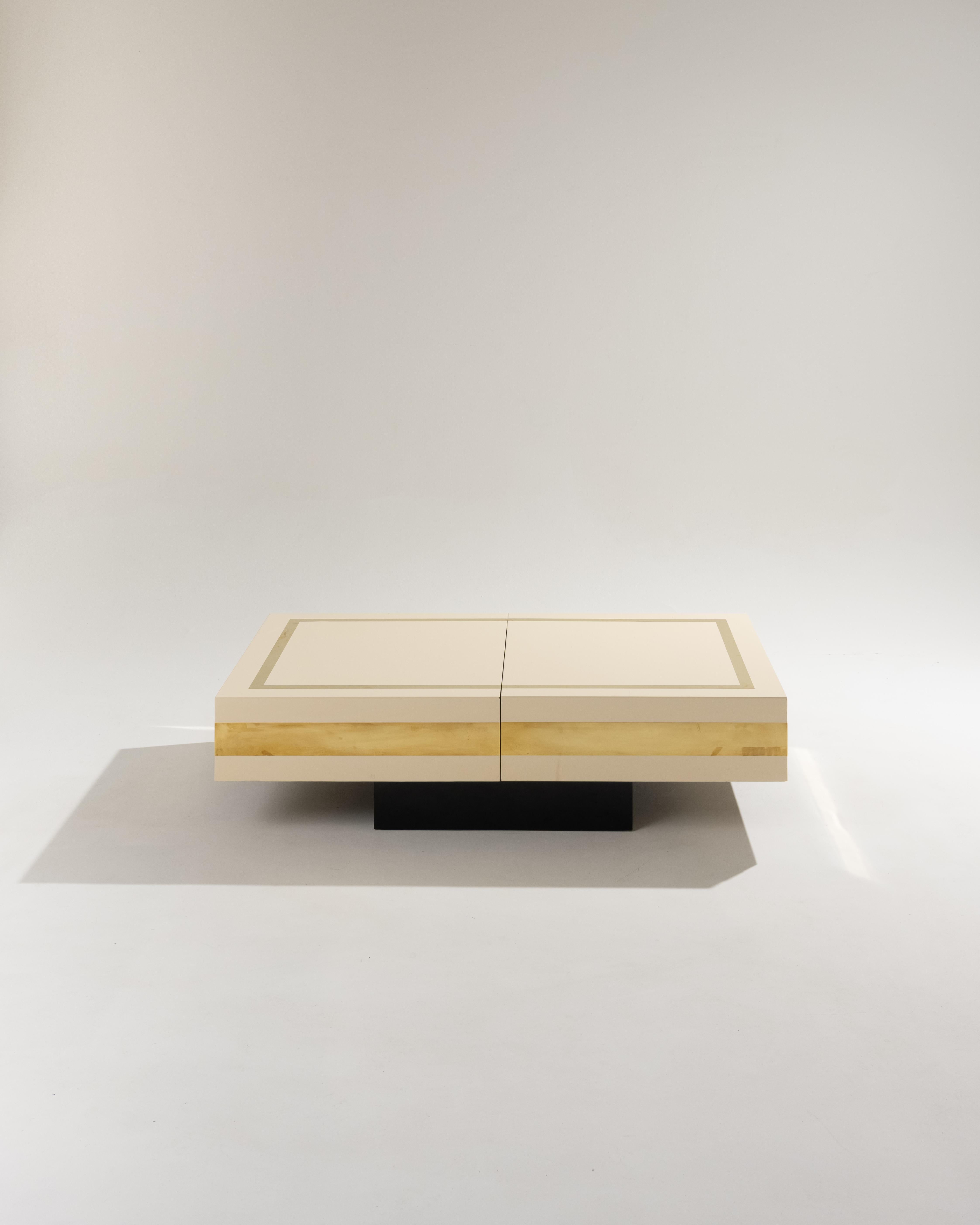 Table basse de bar en bois laqué et laiton, Jean Claude Mahey, 1970 État moyen - En vente à PARIS, FR