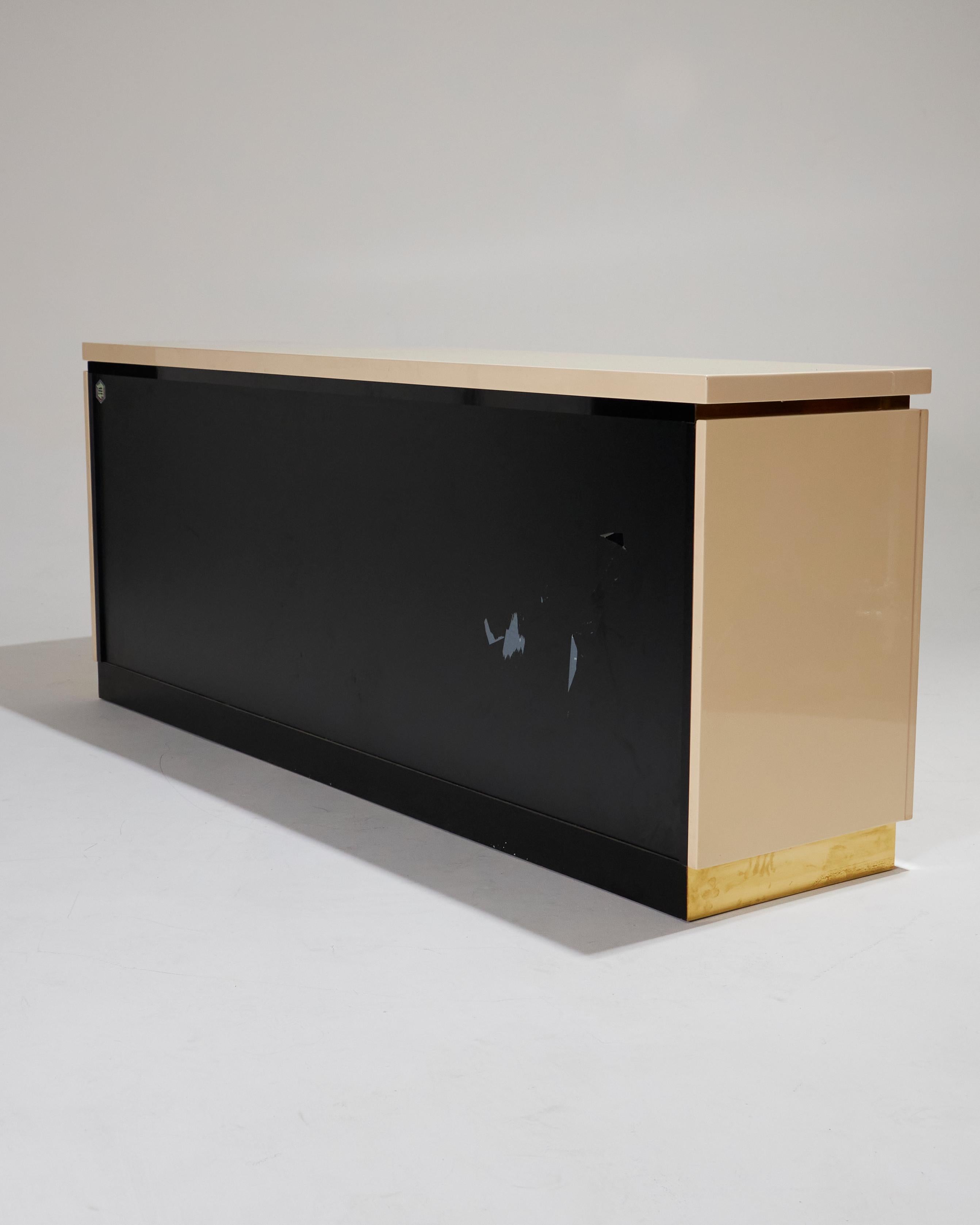 Credenza in legno e ottone Claude Mahey, anni 70 in vendita 5