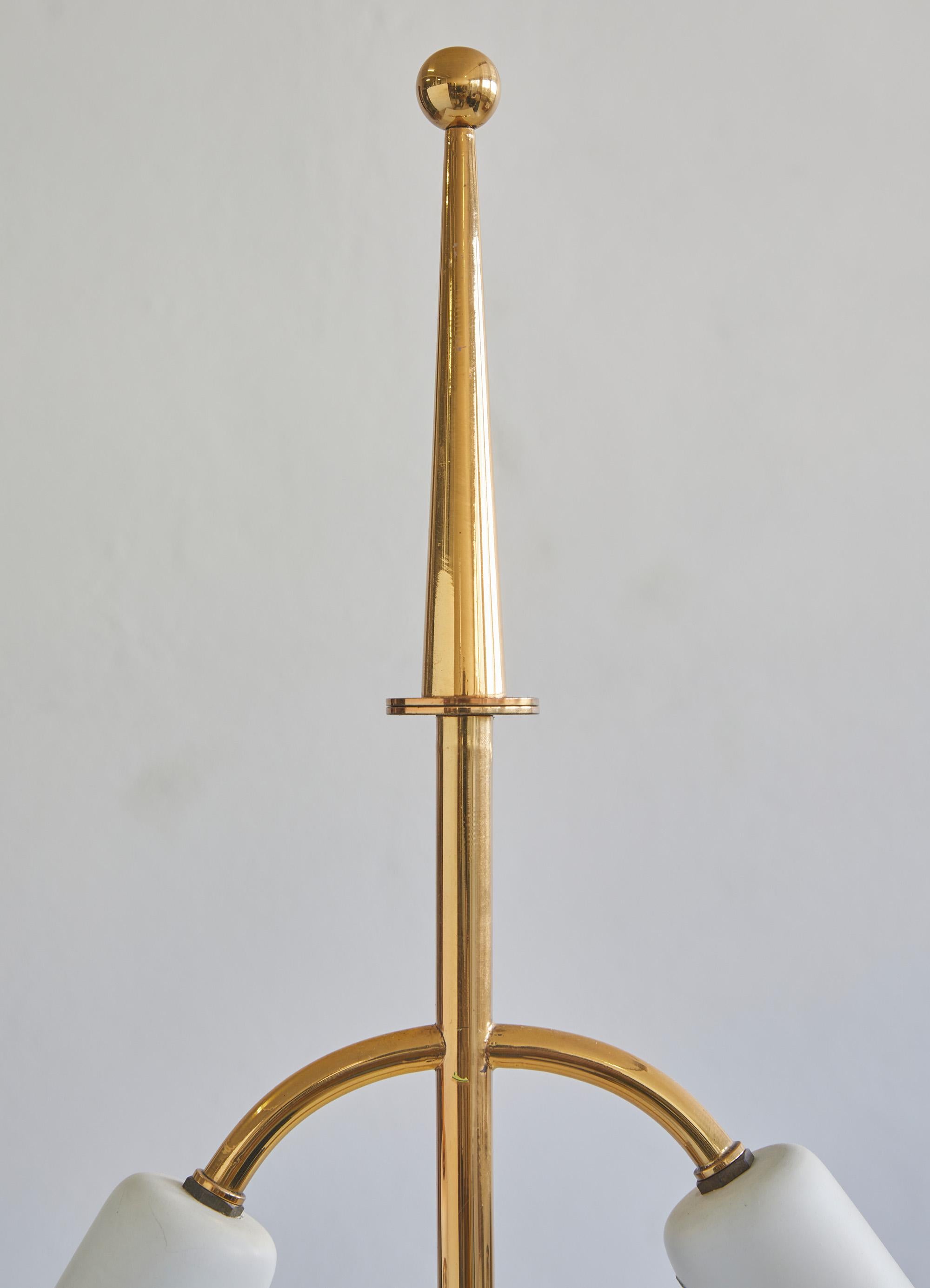 italien Lampe de table en bois laqué et laiton, attribuée à .Stilnovo 1950-1960 en vente
