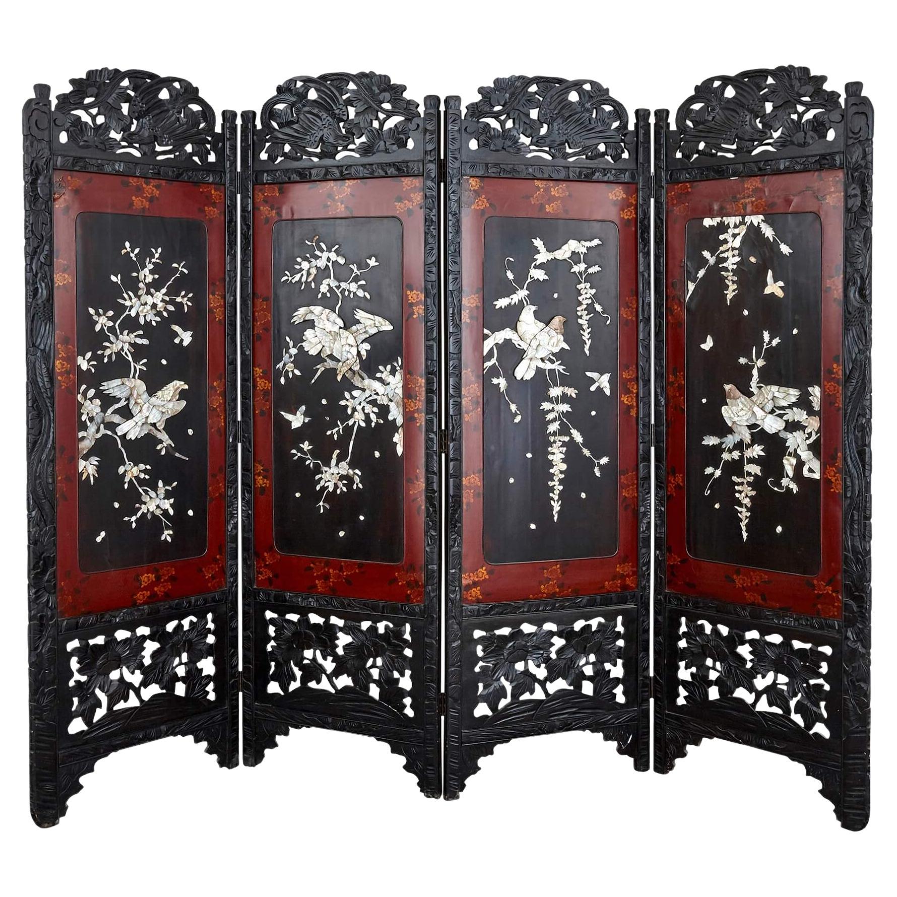 Lacquered wood and mother-of-pearl antique Chinese screen For Sale