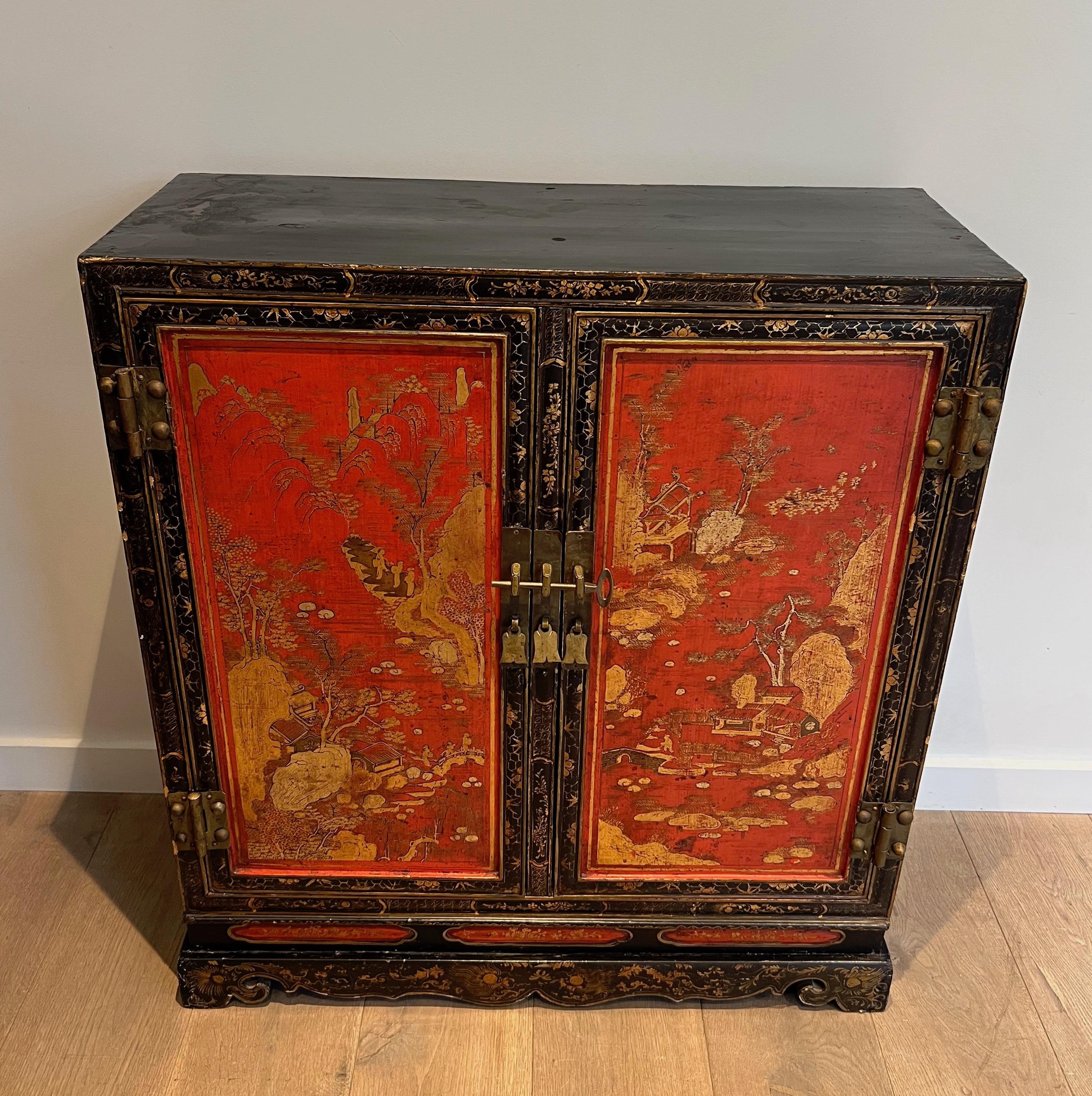 Lackiertes Wood Cabinet mit chinesischen Seen (Chinesischer Export) im Angebot