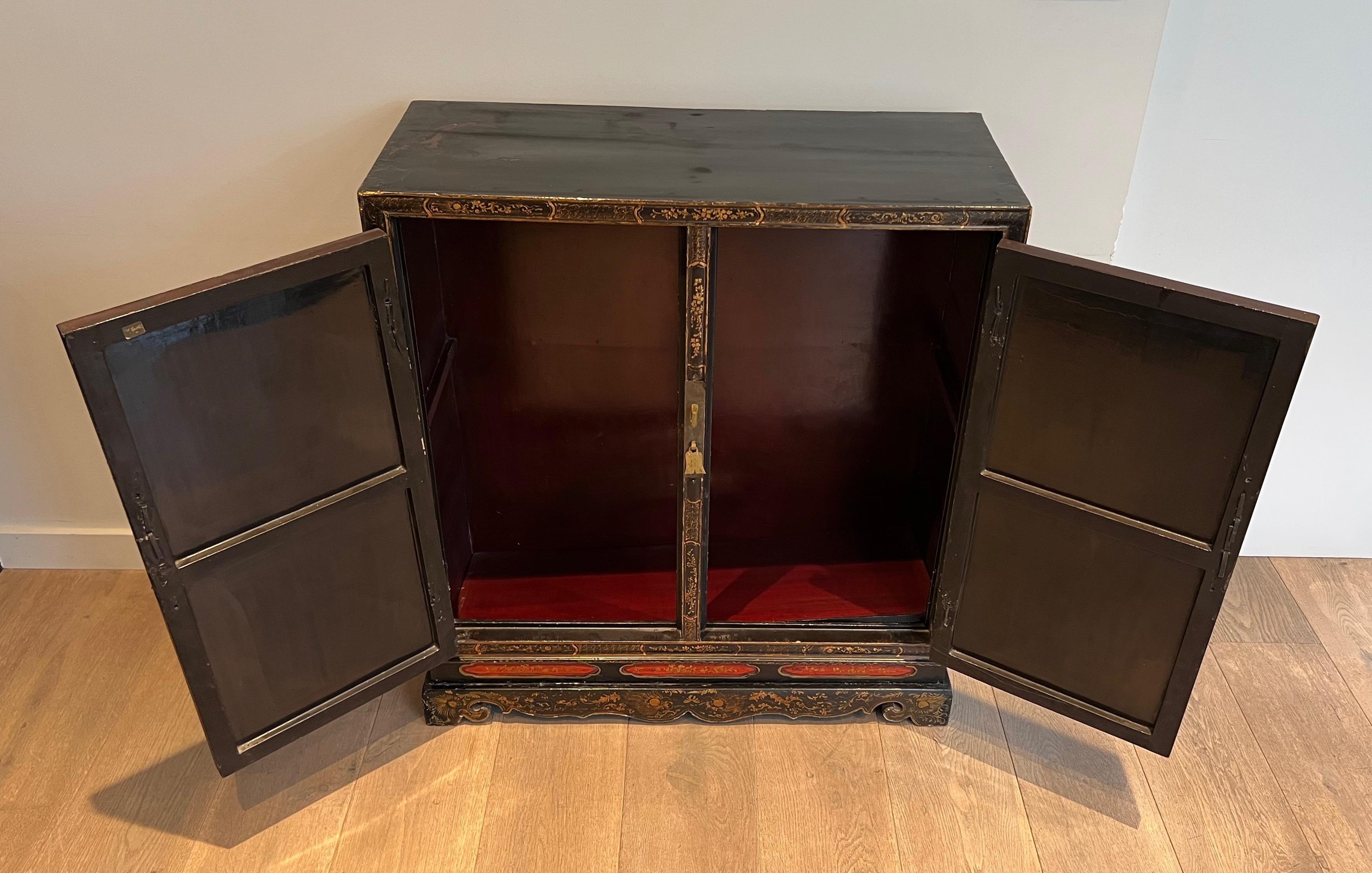 Lackiertes Wood Cabinet mit chinesischen Seen (Französisch) im Angebot