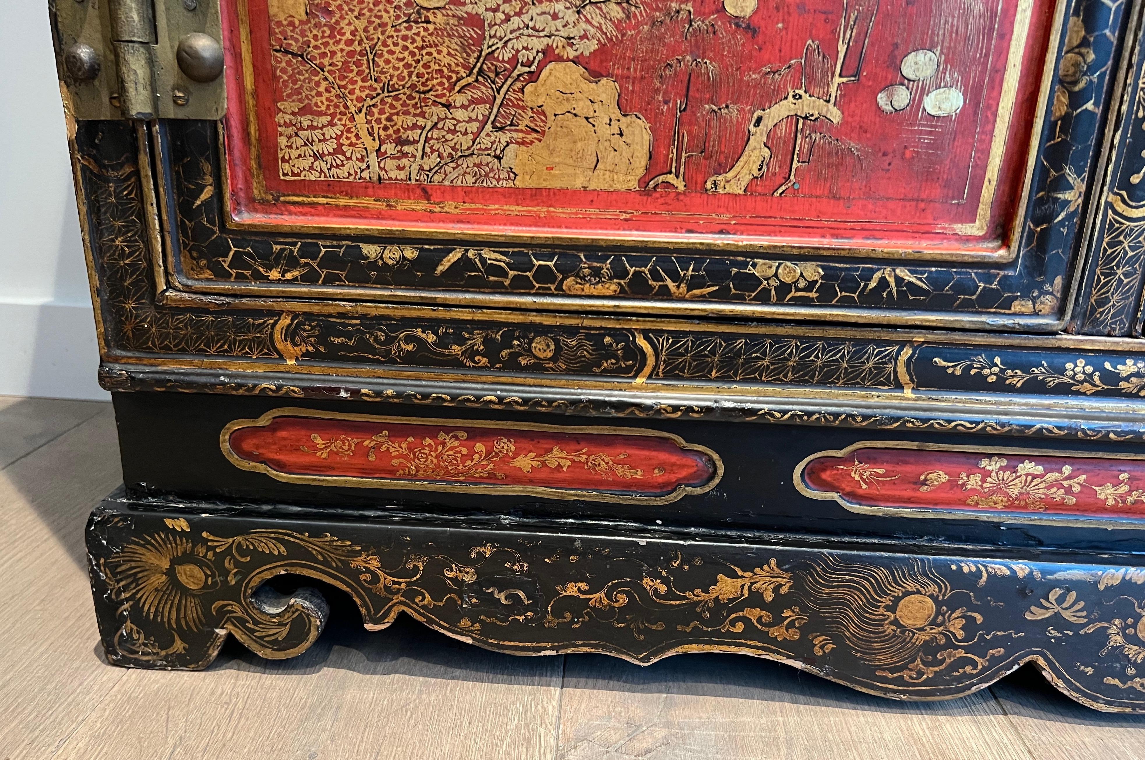 Lackiertes Wood Cabinet mit chinesischen Seen im Angebot 1