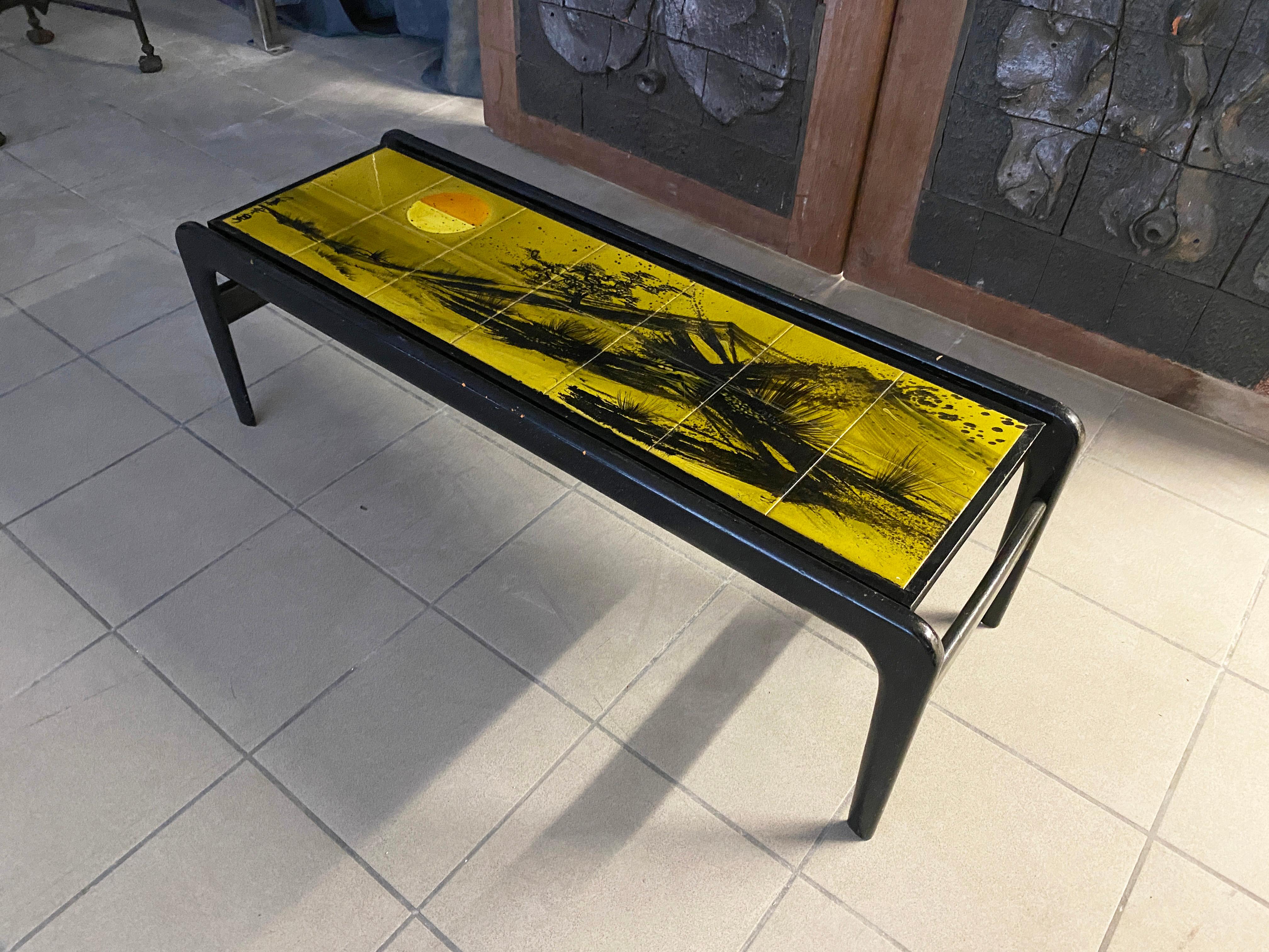 Table basse en bois laqué et carreaux de céramique, circa 1960
les petits trous de laque.