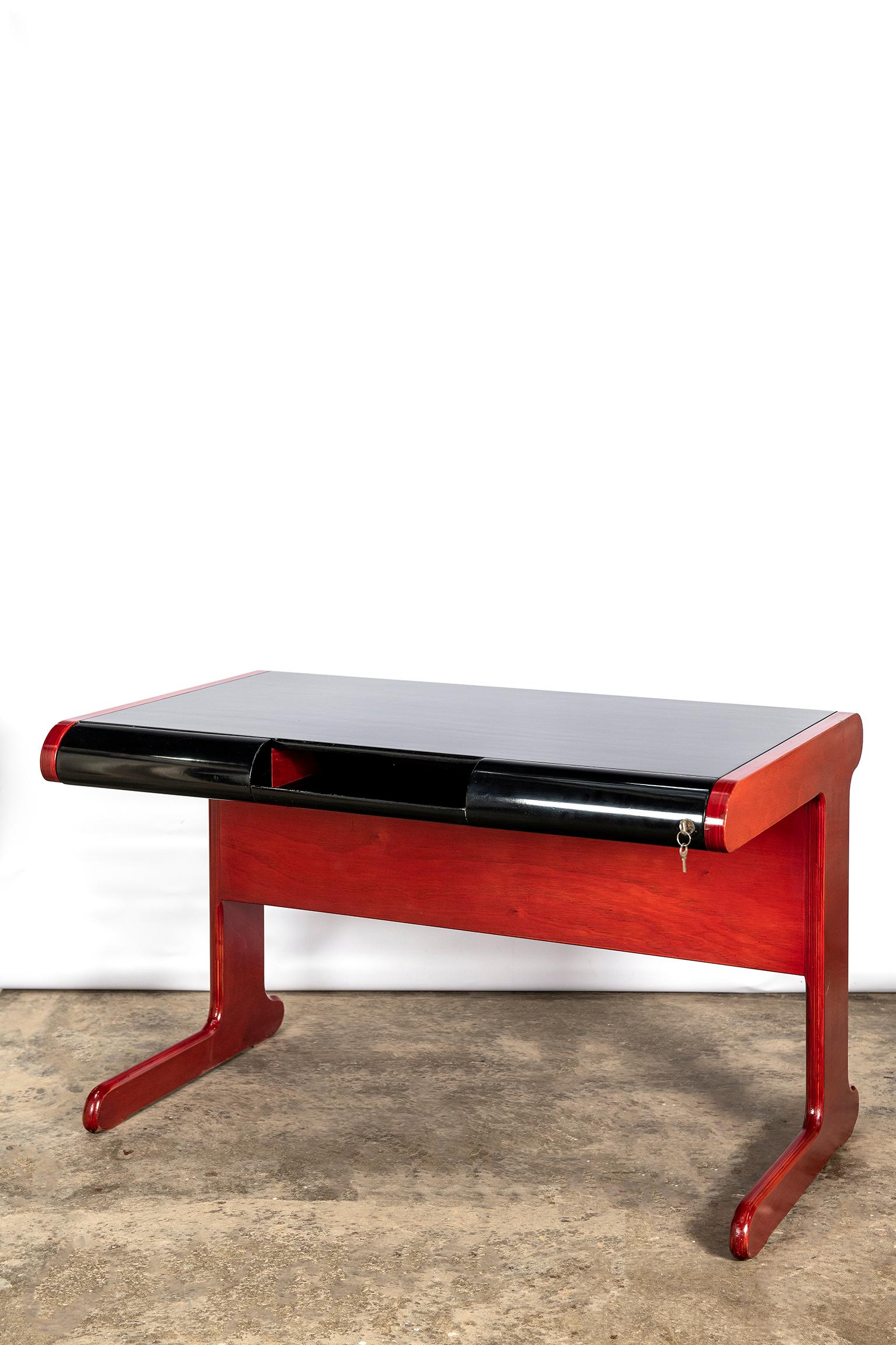 Lacquered wood desk by Stilka, Argentina, circa 1970.
