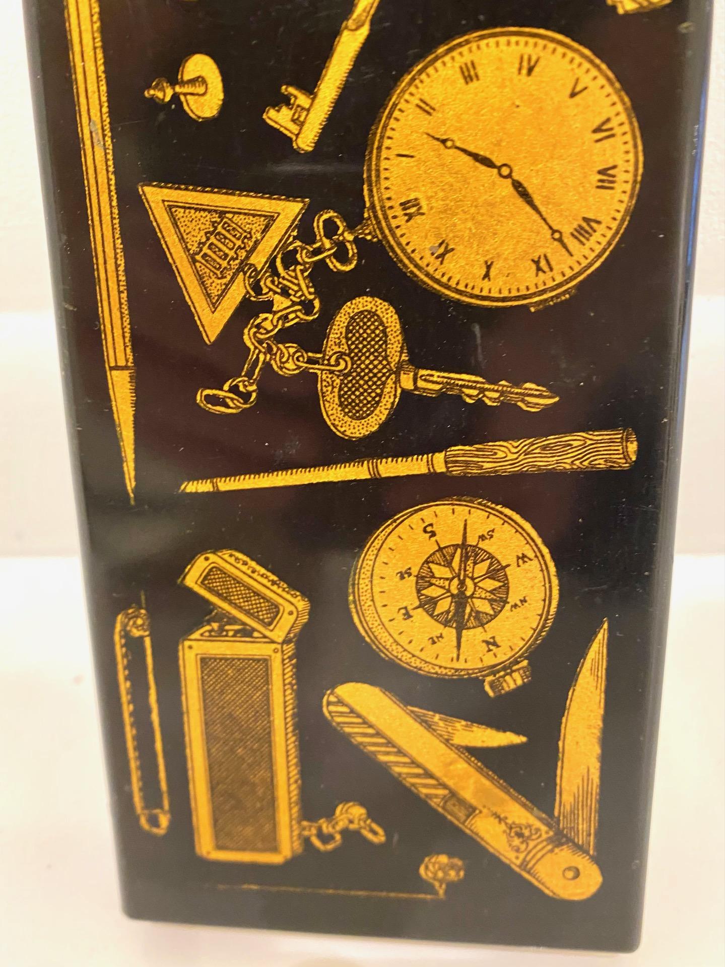 Lithographie du transfert de boîtes Instruments en bois laqué de Piero Fornasetti Bon état à Montreal, QC