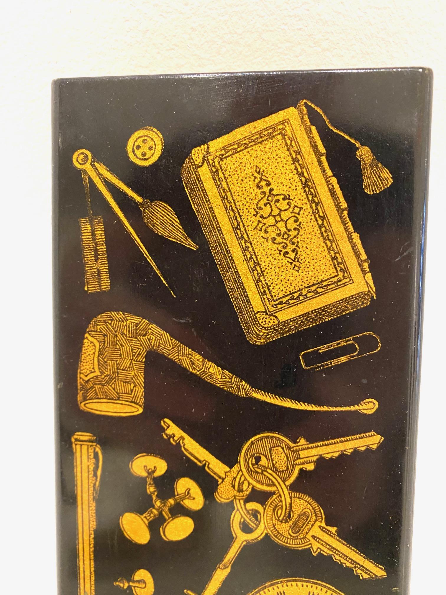 Milieu du XXe siècle Lithographie du transfert de boîtes Instruments en bois laqué de Piero Fornasetti