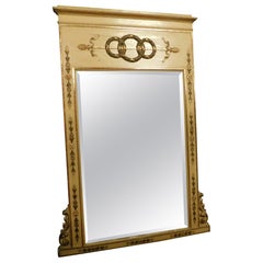 Miroir en bois laqué avec de riches sculptures dorées, Italie