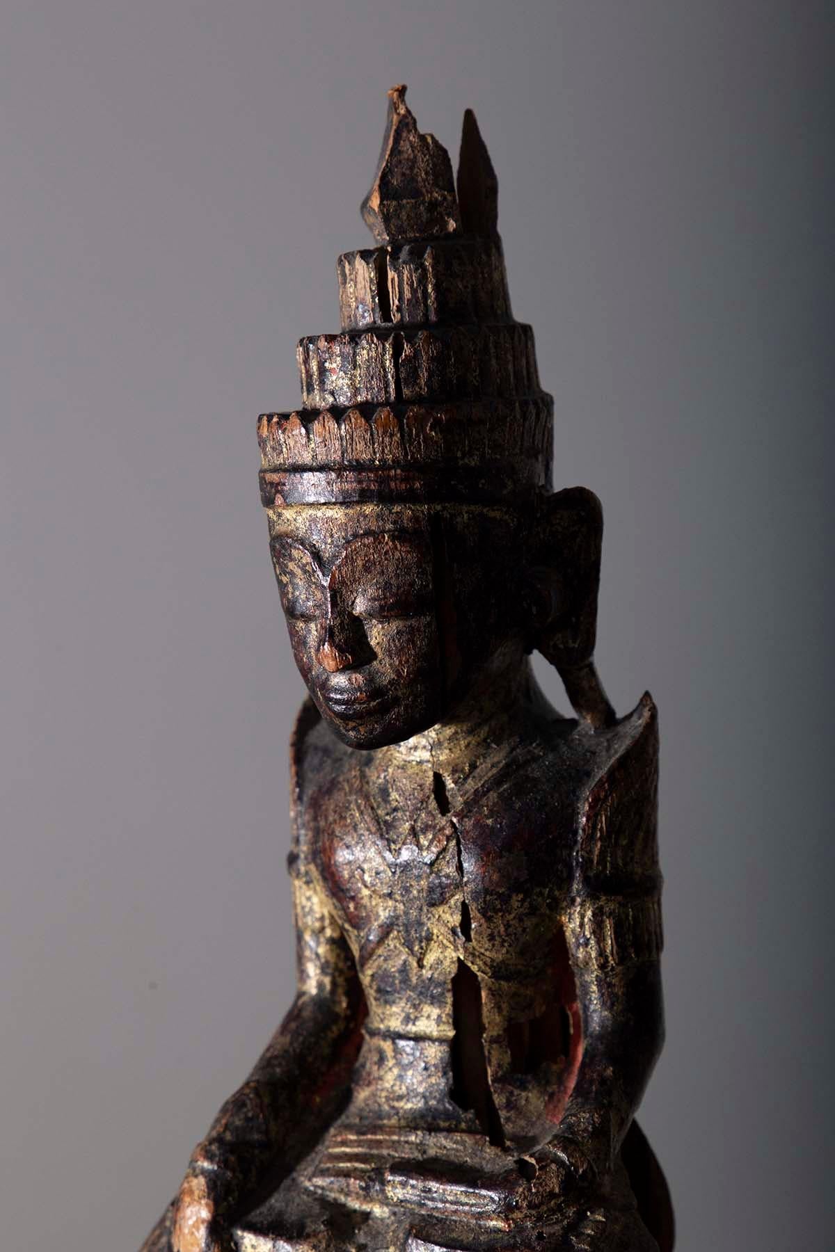 Anglo-Indian Lacquered wood sculpture Buddha Shakyamuni Laos, Birmania For Sale