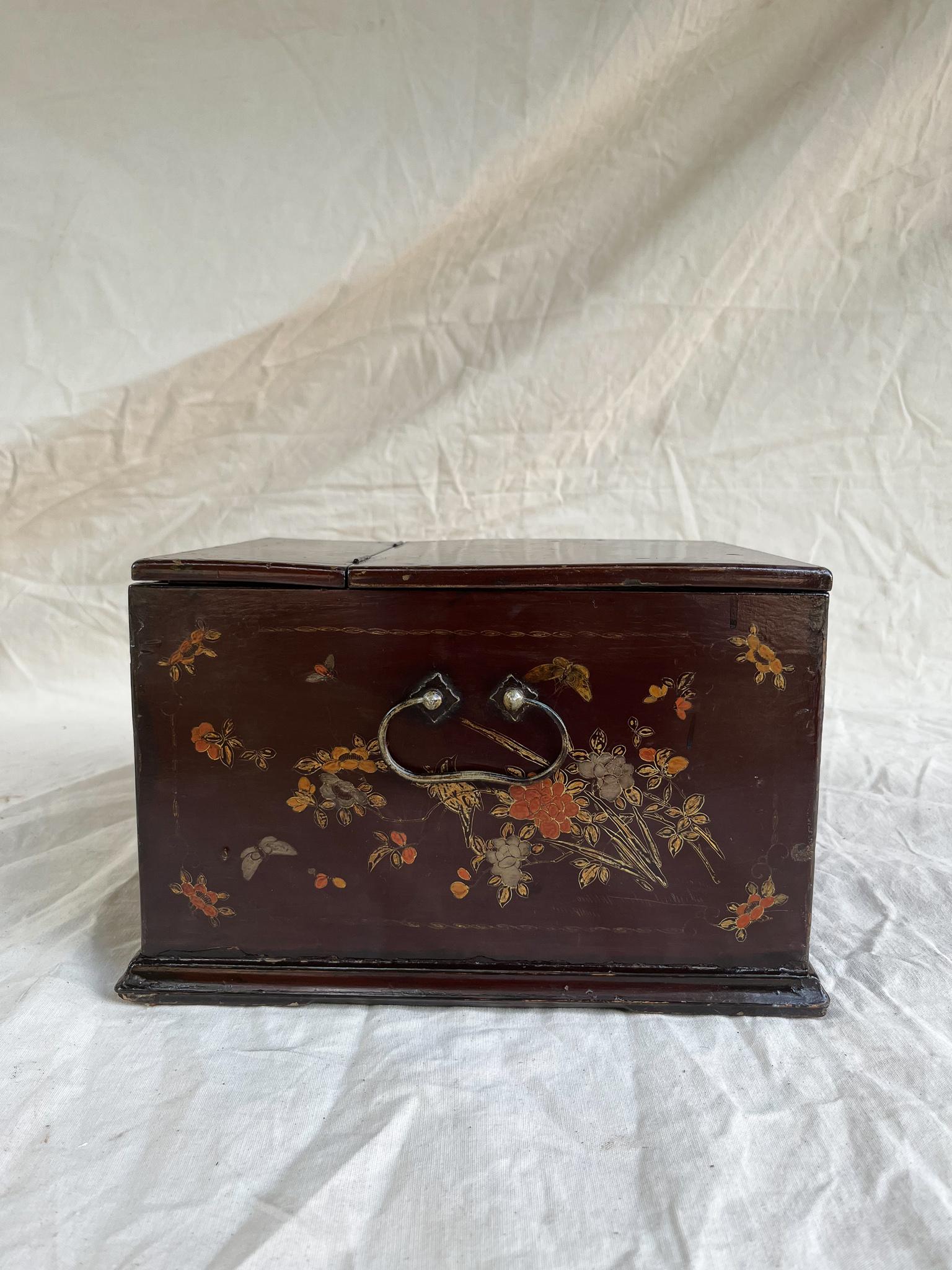 Japanese Lacquered Wood Toilet Box, Japan, 19th Century For Sale