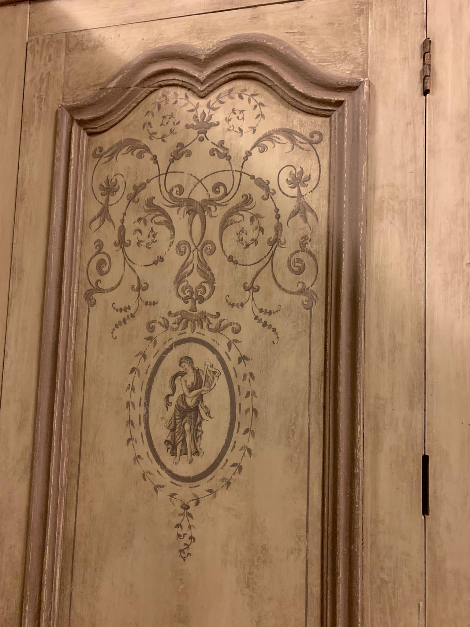 boiserie da parete in legno laccato completa di due porte, Francia in vendita 3