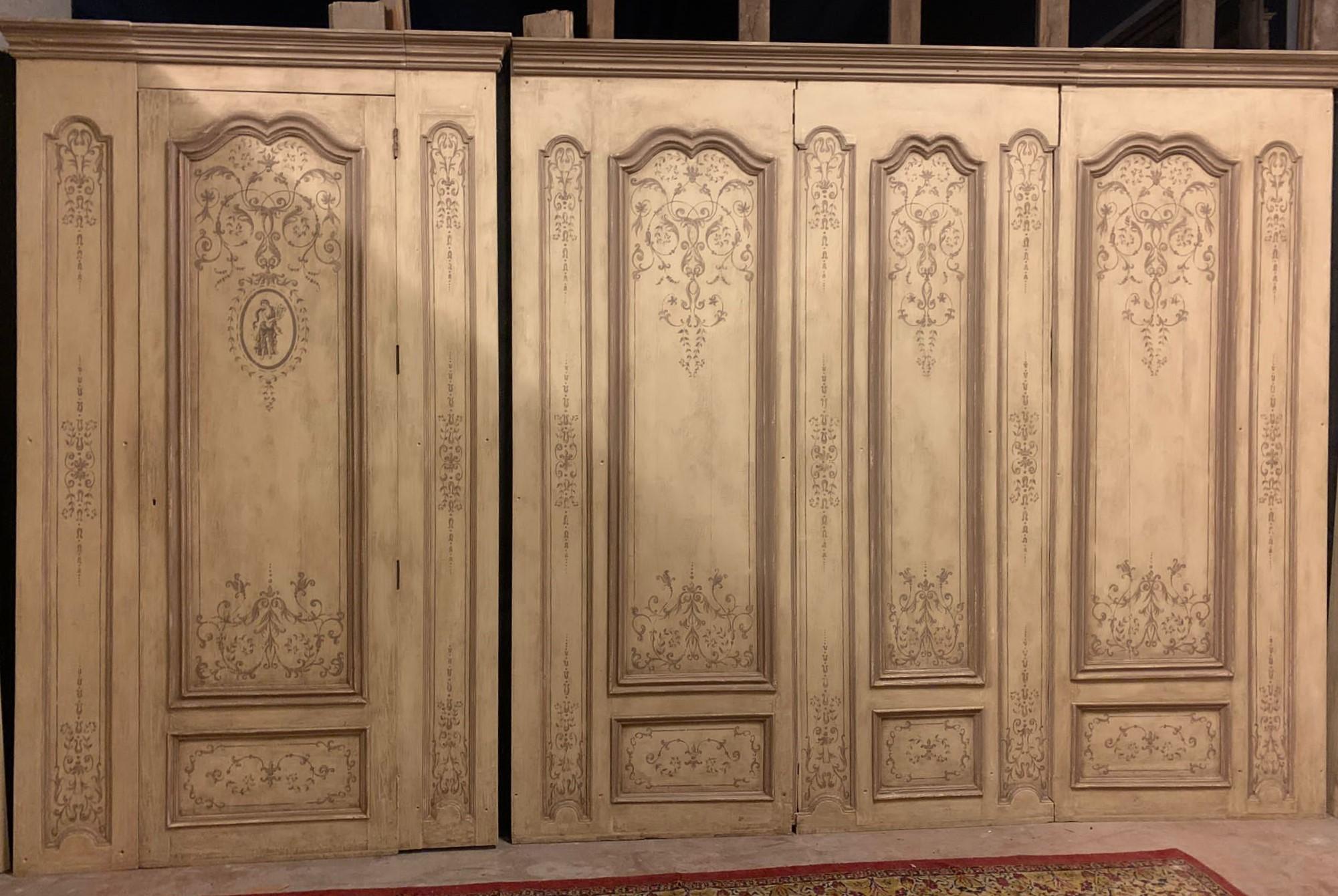 Francese boiserie da parete in legno laccato completa di due porte, Francia in vendita