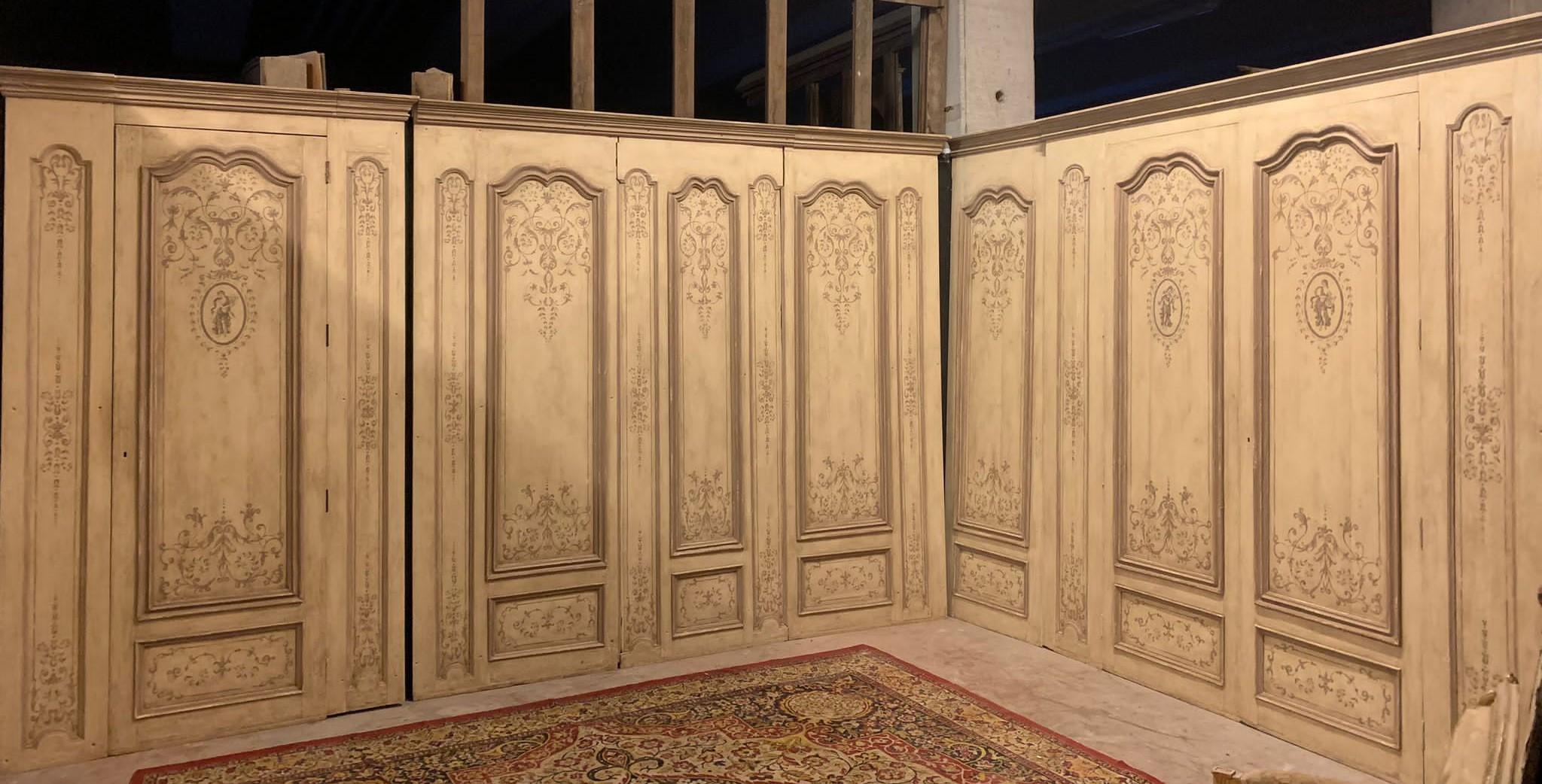 boiserie da parete in legno laccato completa di due porte, Francia In condizioni buone in vendita a Cuneo, Italy (CN)