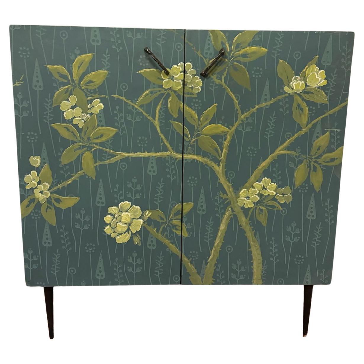 Mueble de madera lacada con pinturas florales vintage, Italia