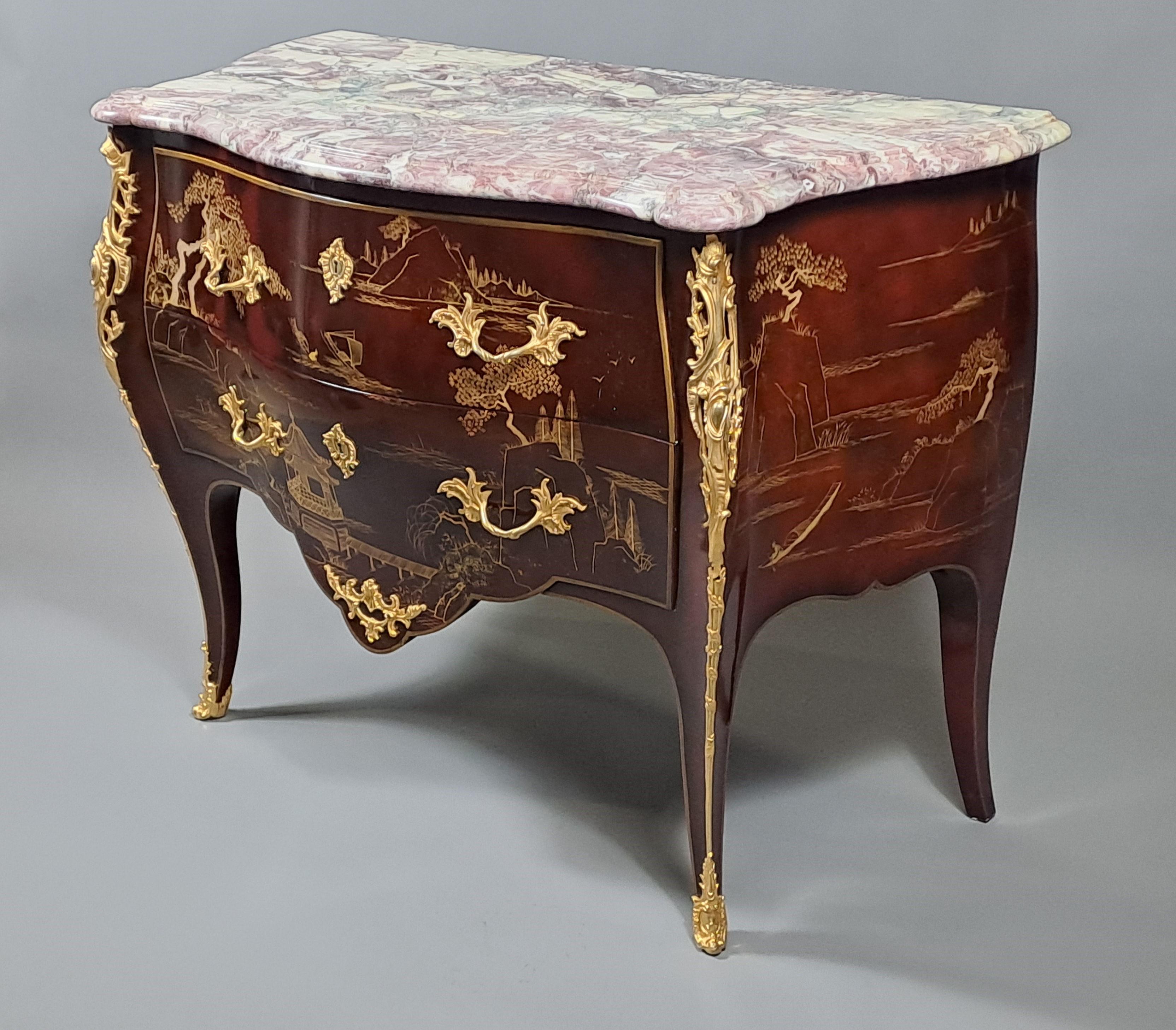 Dorato Commode in legno laccato in stile cinese in vendita
