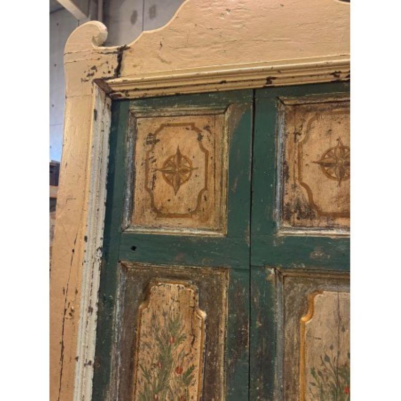 Fino al XVIII secolo Porta in legno laccato a due ante con pannelli dipinti, Italia in vendita