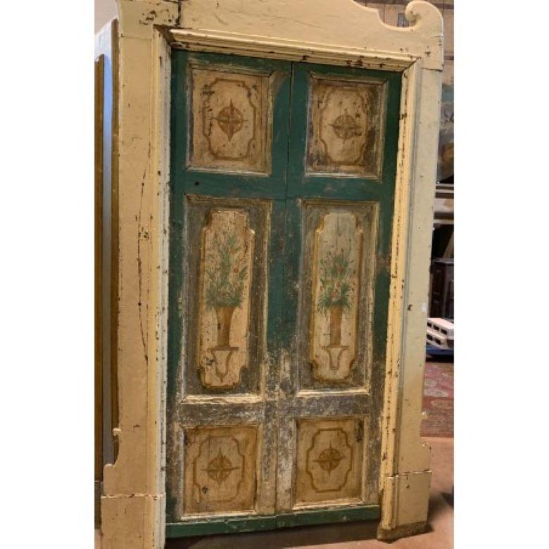 Pioppo Porta in legno laccato a due ante con pannelli dipinti, Italia in vendita