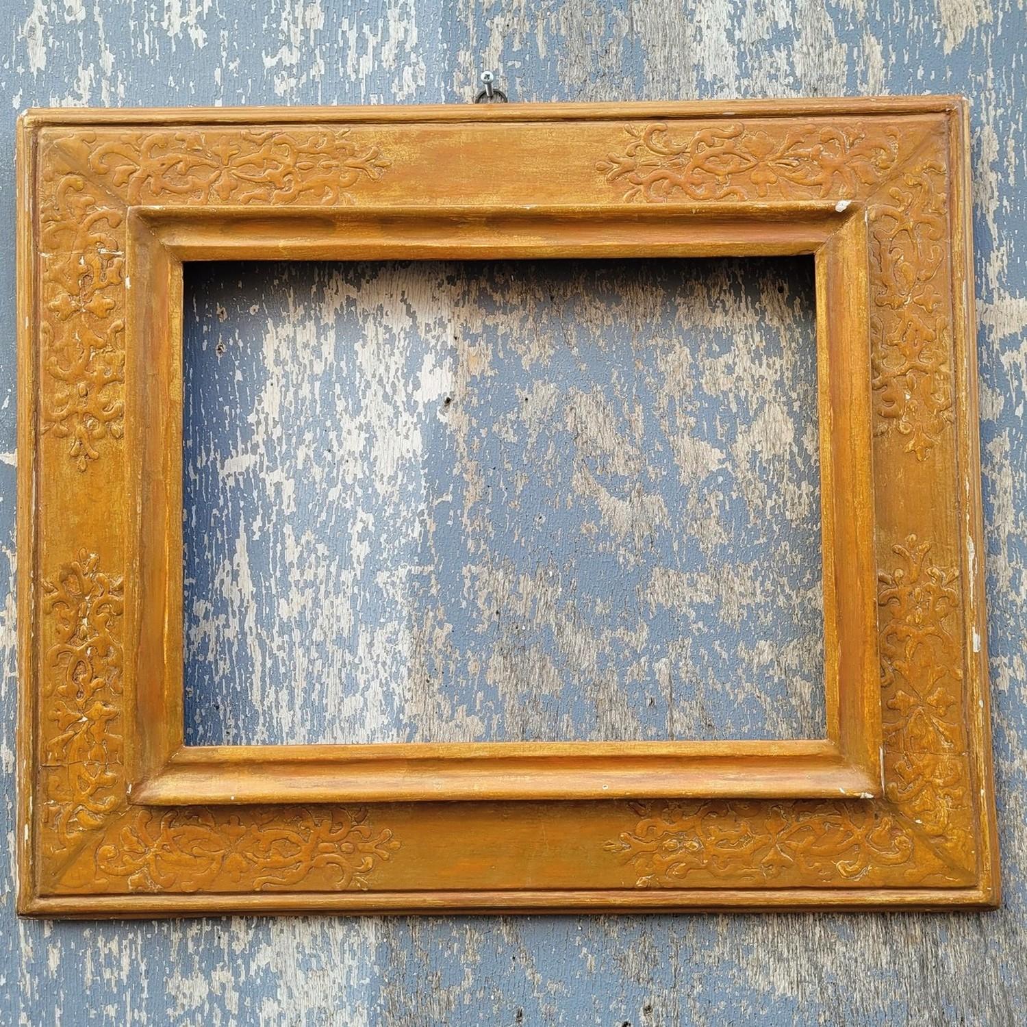 Lacquered, gilded, and carved wooden frame in the 17th-century style, made from antique elements.   

Significant wear to the gilding (some traces remain) / patina. 
 Minor chips to the paint.

 Ideal for a mirror.  

 Late 19th/early 20th century. 