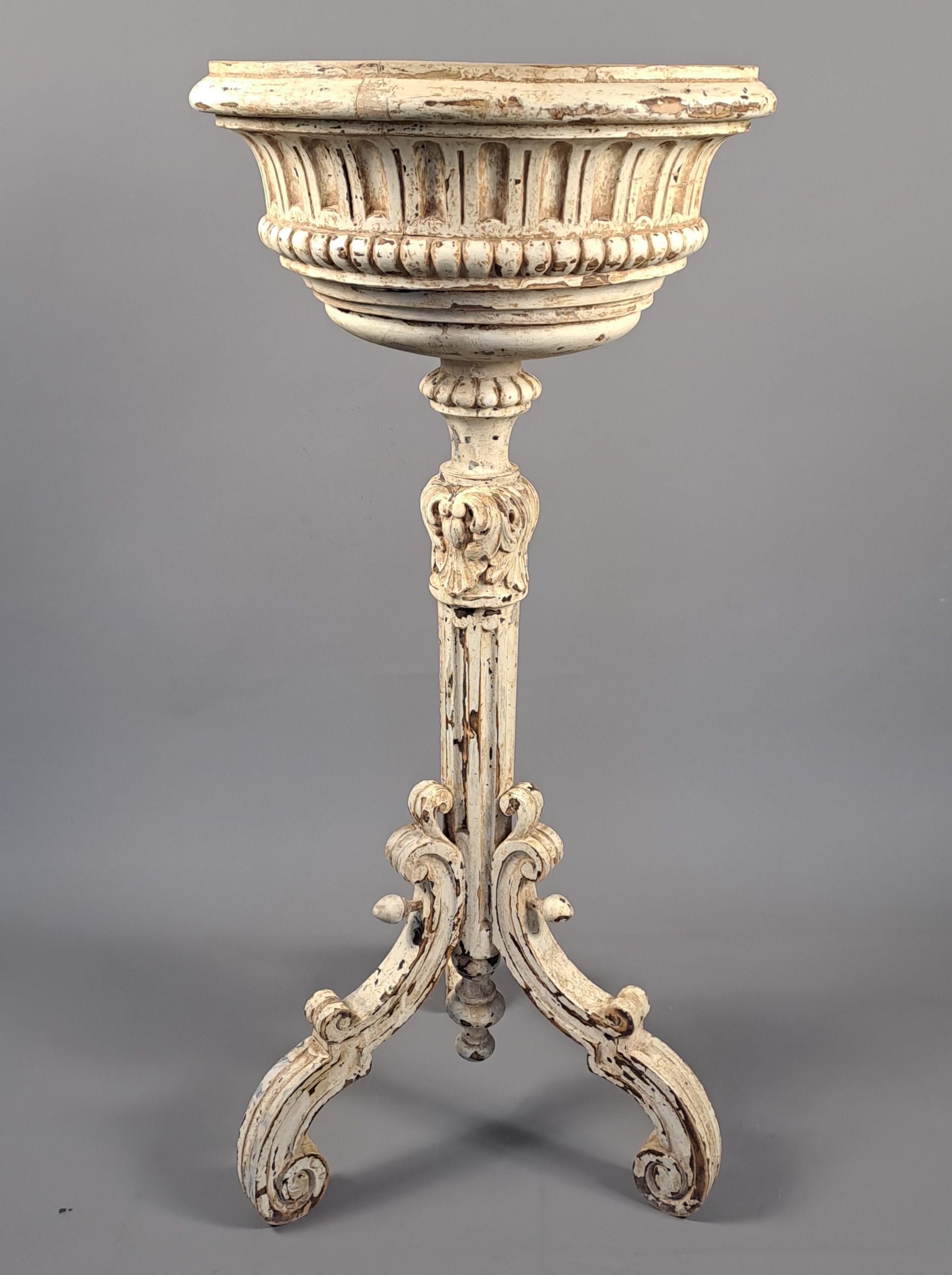 Lacquered Wooden Planter in vendita 5