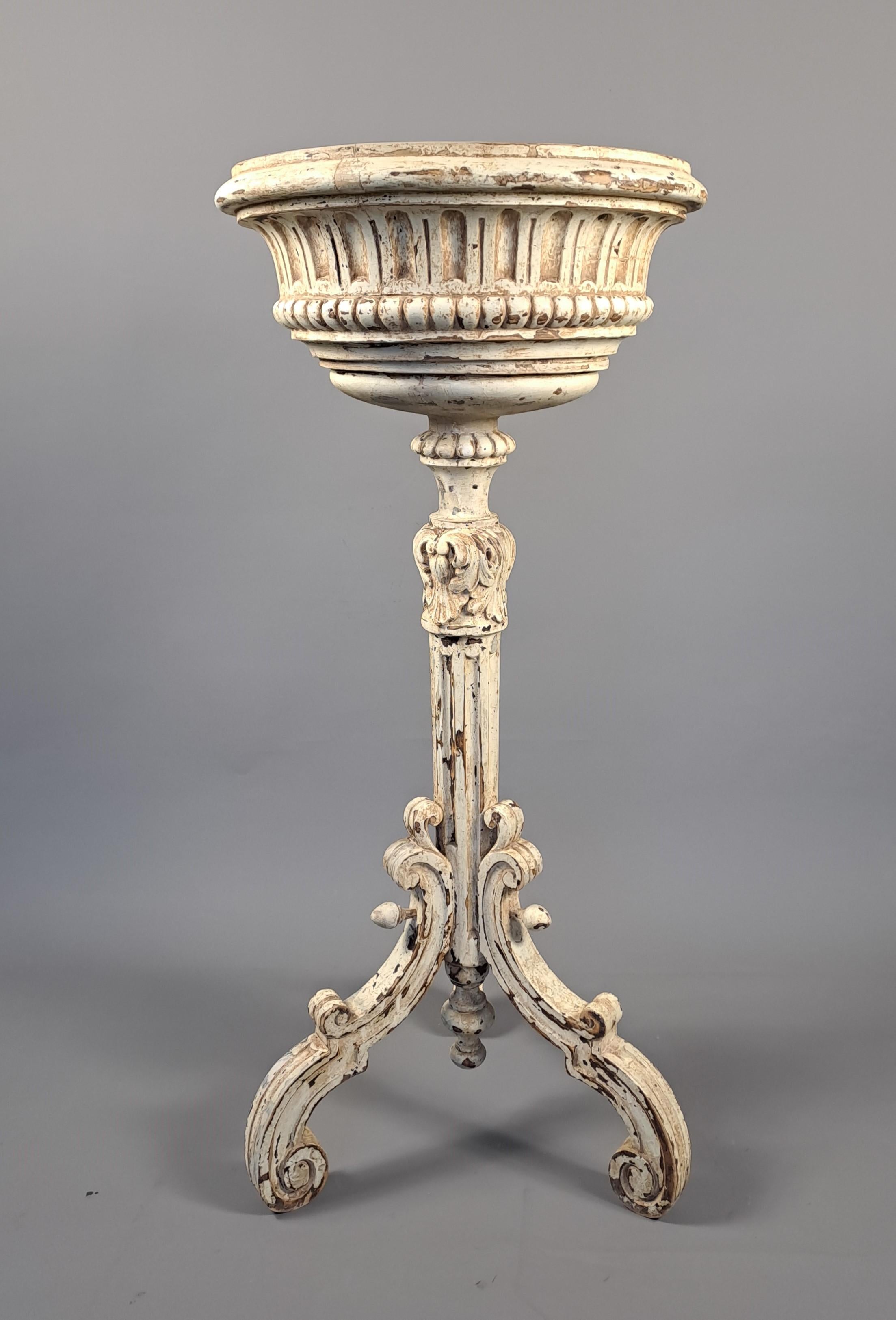 Luigi XVI Lacquered Wooden Planter in vendita