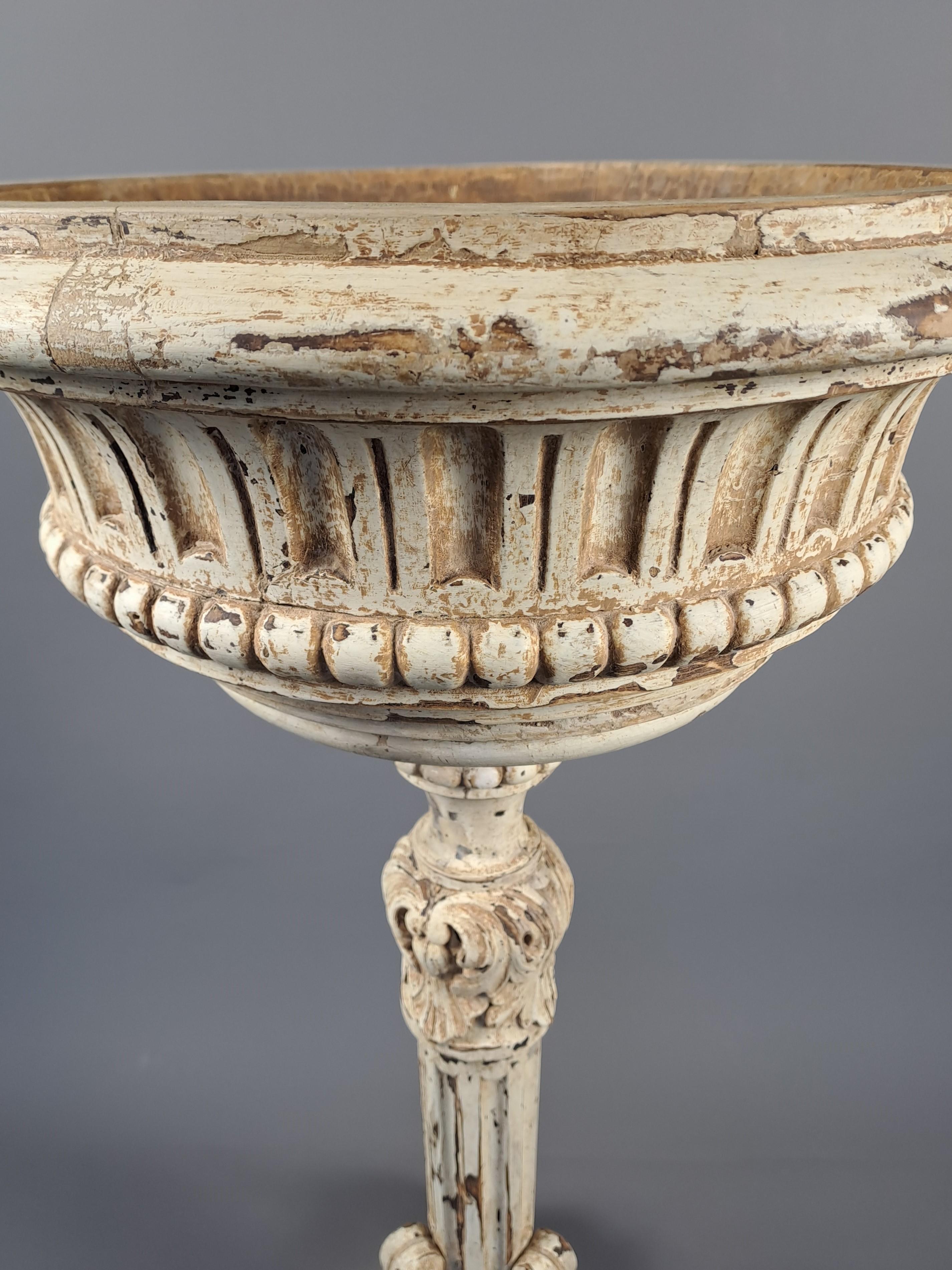 Francese Lacquered Wooden Planter in vendita