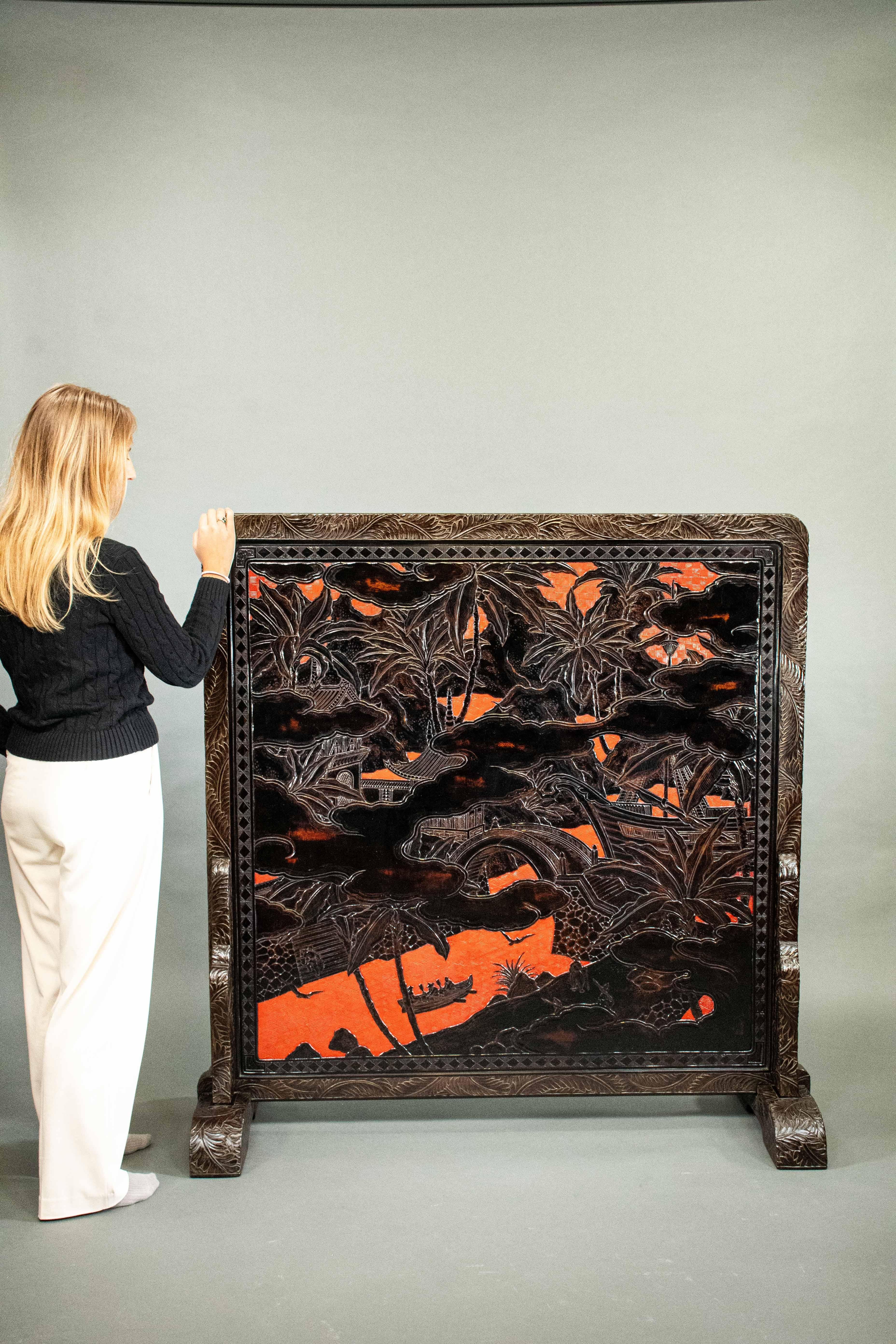 Lacquered Wooden Screen Decorated With A Peacock And A Refined Landscape For Sale 6