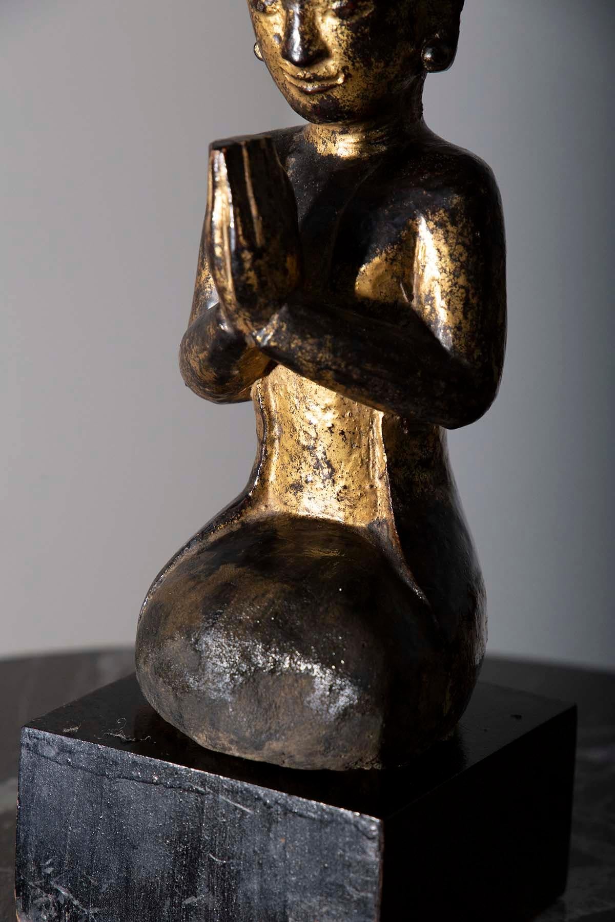 Early 19th Century Lacquered wooden sculpture depicting Burma praying, early 19th century For Sale