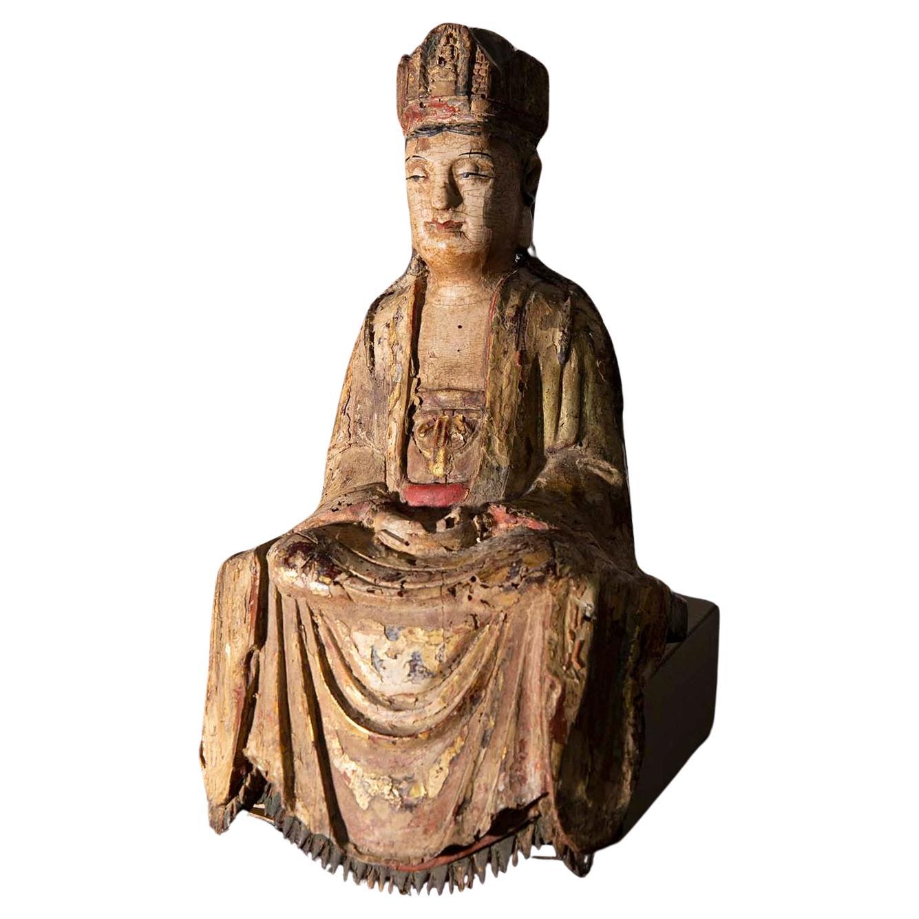 Polychrome Holzstatue mit der Darstellung von Guanyin Bodhisattva, Ming, 16. Jahrhundert im Angebot