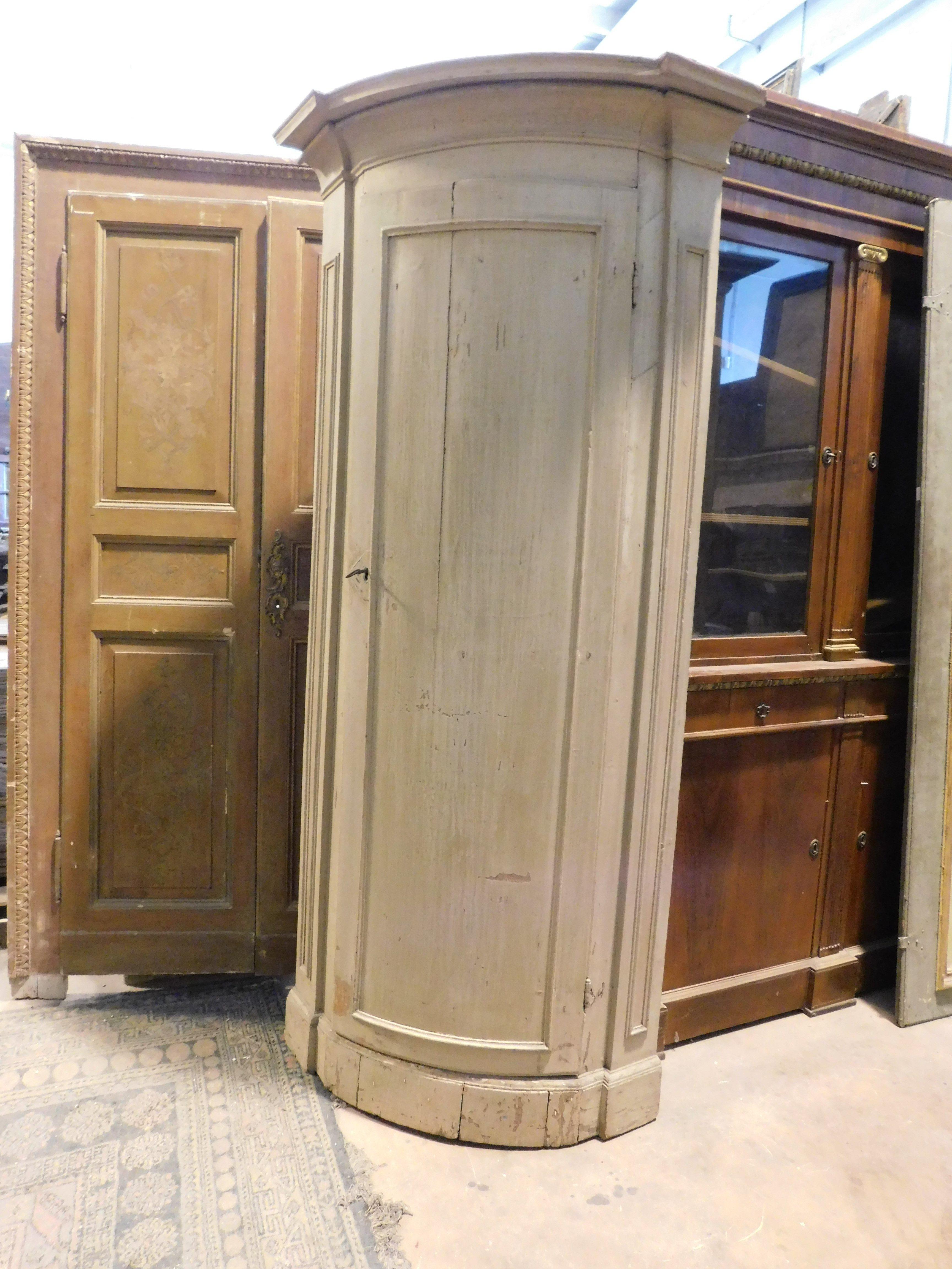 Lacquered wooden wardrobe corner, light green, Italy  For Sale 3