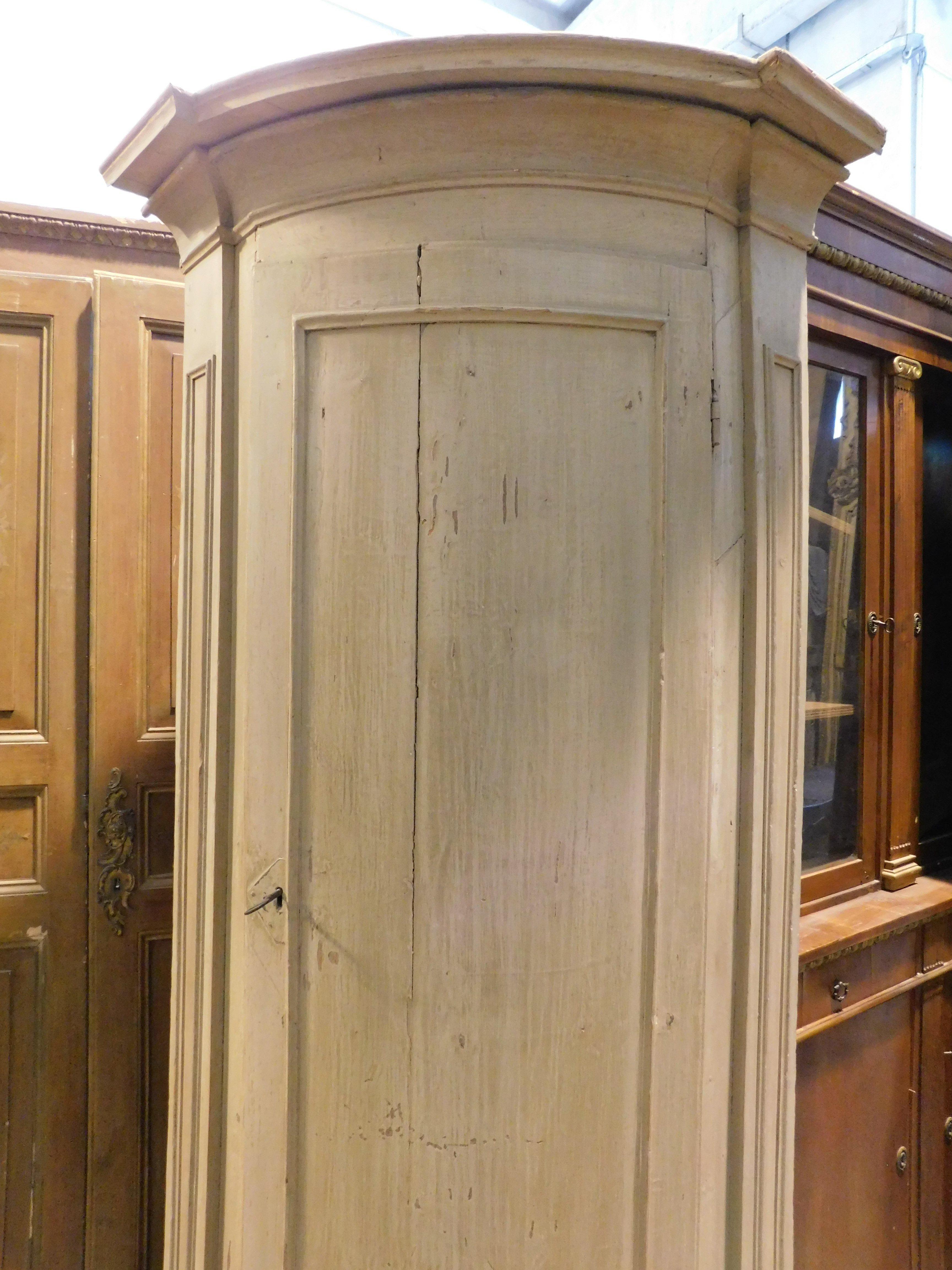 Lacquered wooden wardrobe corner, light green, Italy  For Sale 4