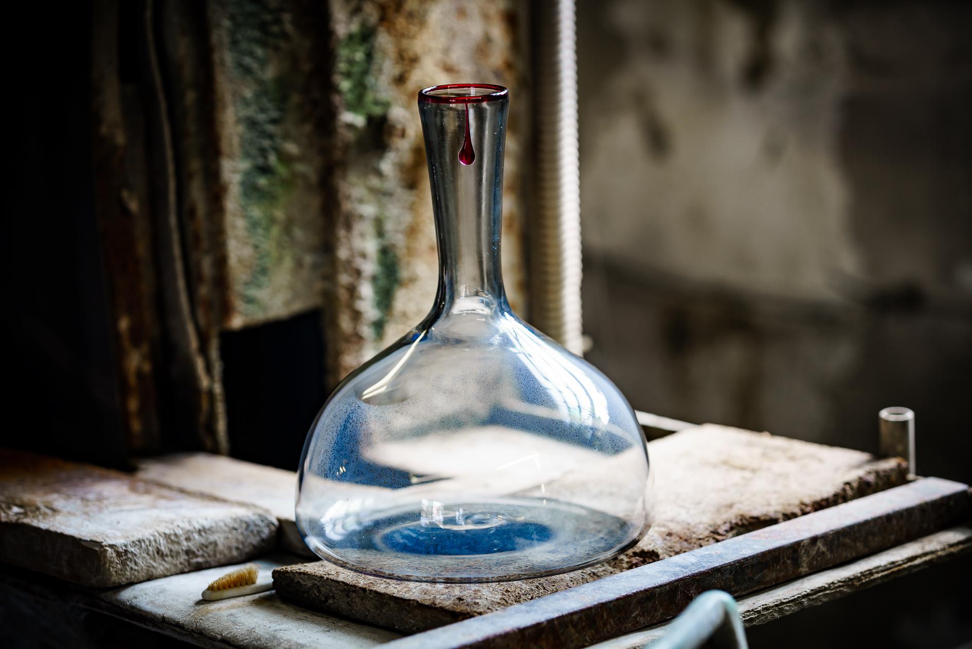 Italian LACRIMA jug with ruby rim and hand-applied teardrop, by Giberto Venezia For Sale
