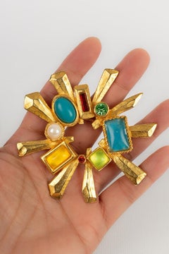 Sonnenbrosche aus vergoldetem Metall mit Cabochons und Strasssteinen von Lacroix