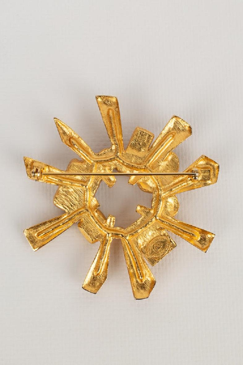 Lacroix Gold-Plated Metal Sun Brooch with Cabochons and Rhinestones In Excellent Condition In SAINT-OUEN-SUR-SEINE, FR