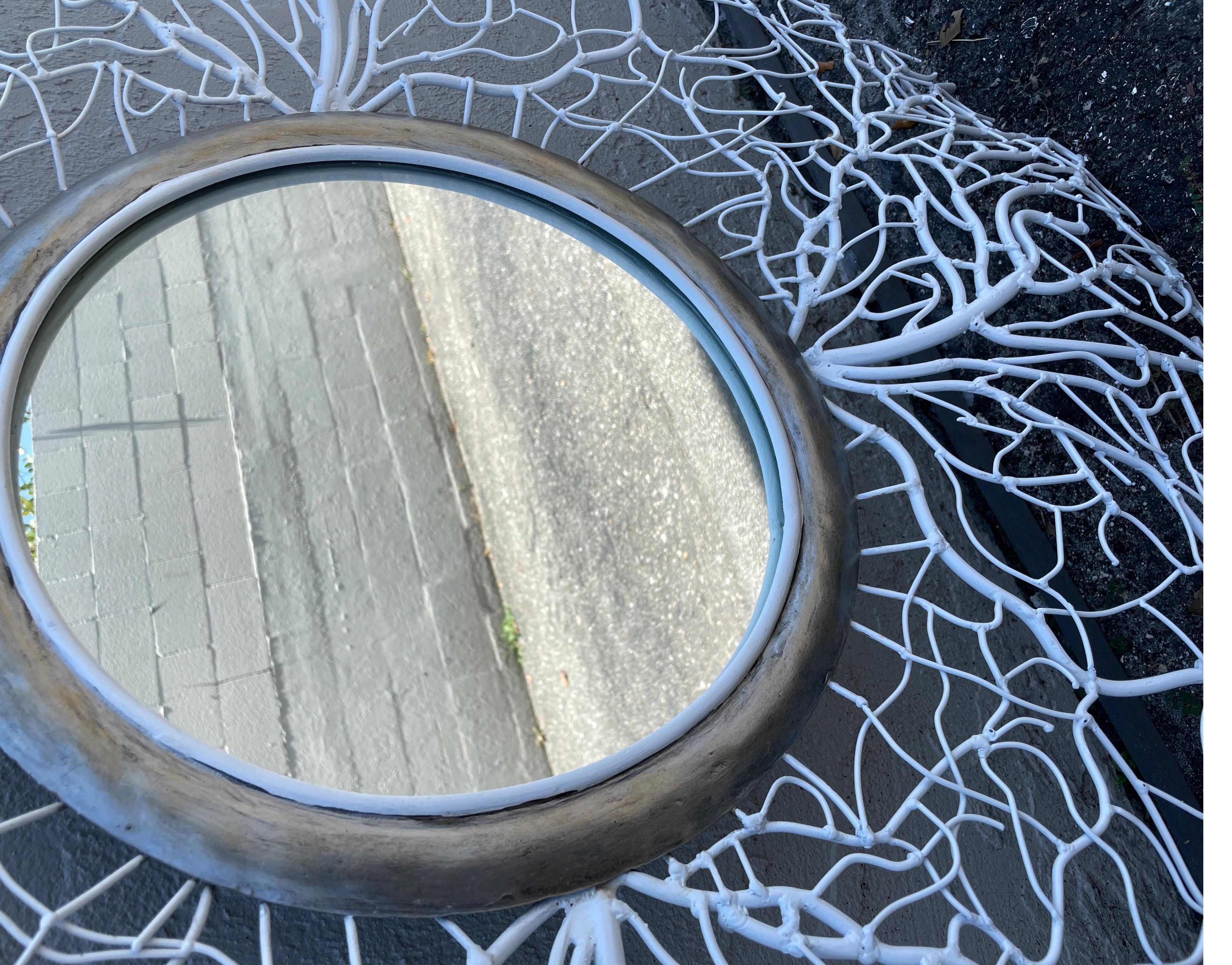 Lacy Coral White Metal Round Mirror In Good Condition For Sale In West Palm Beach, FL