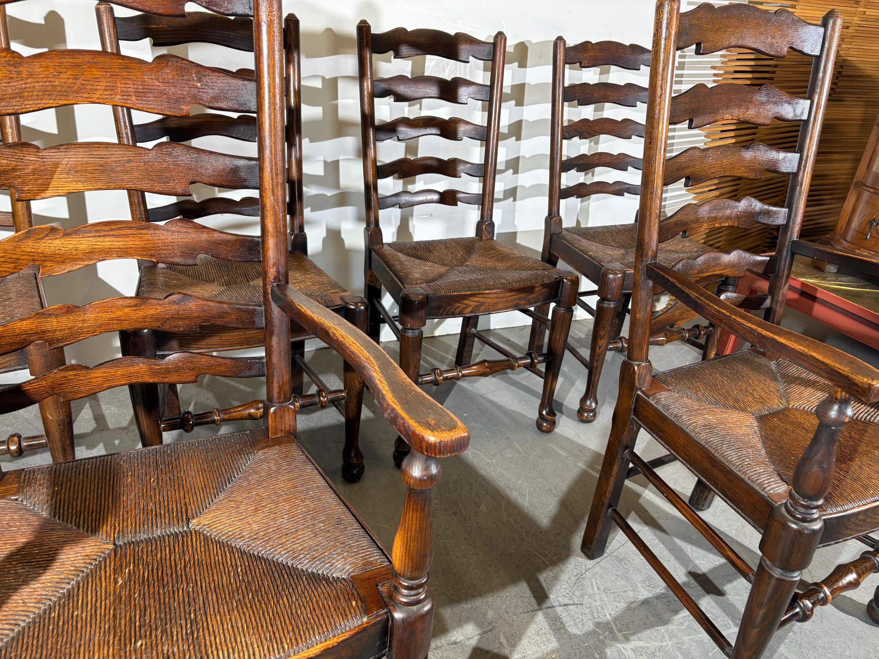 Inglese Set di 6 sedie con schienale a scaletta in vendita