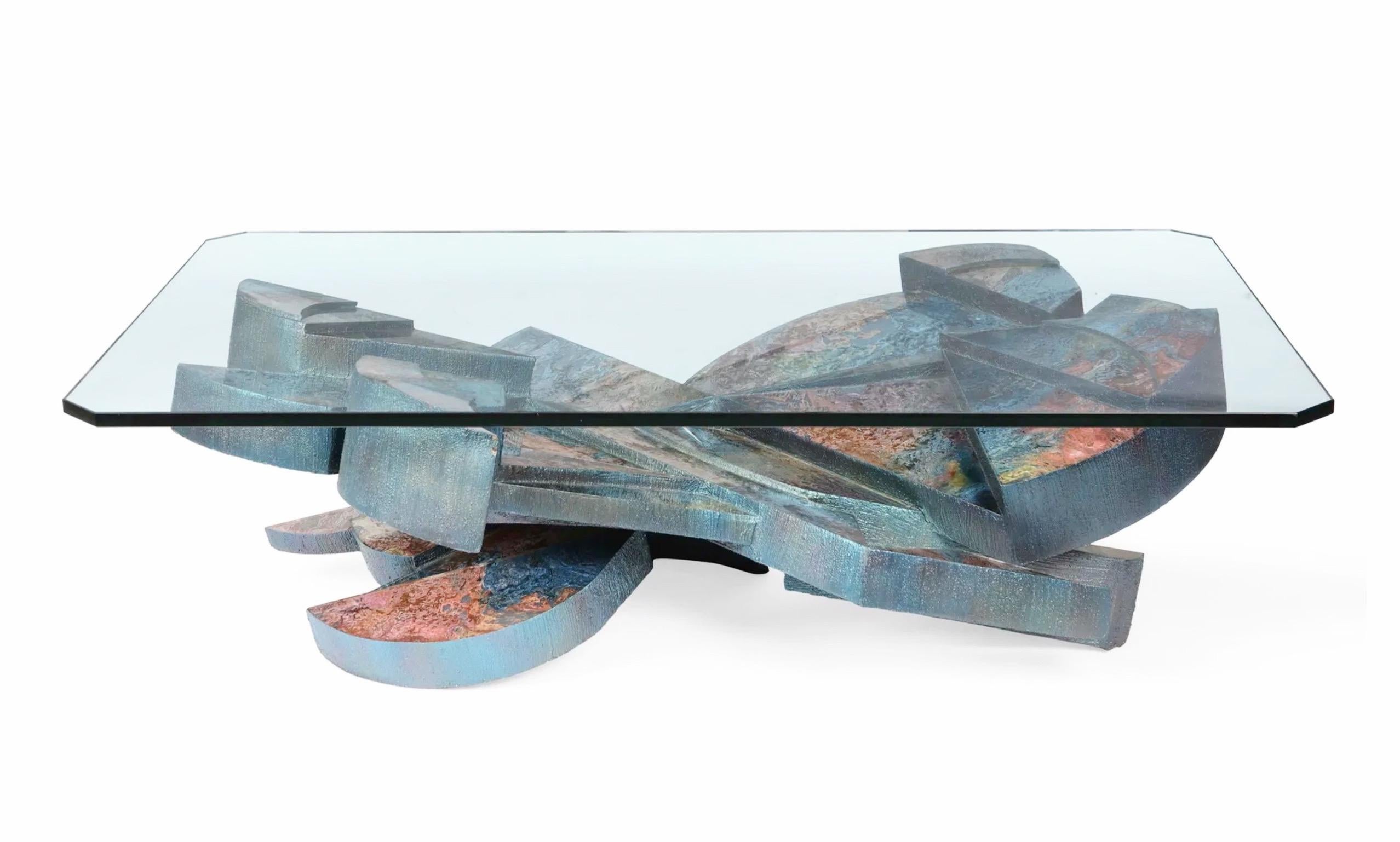 Une table basse sculpturale intrigante de Laddie John Dill, qui fait partie de sa série 