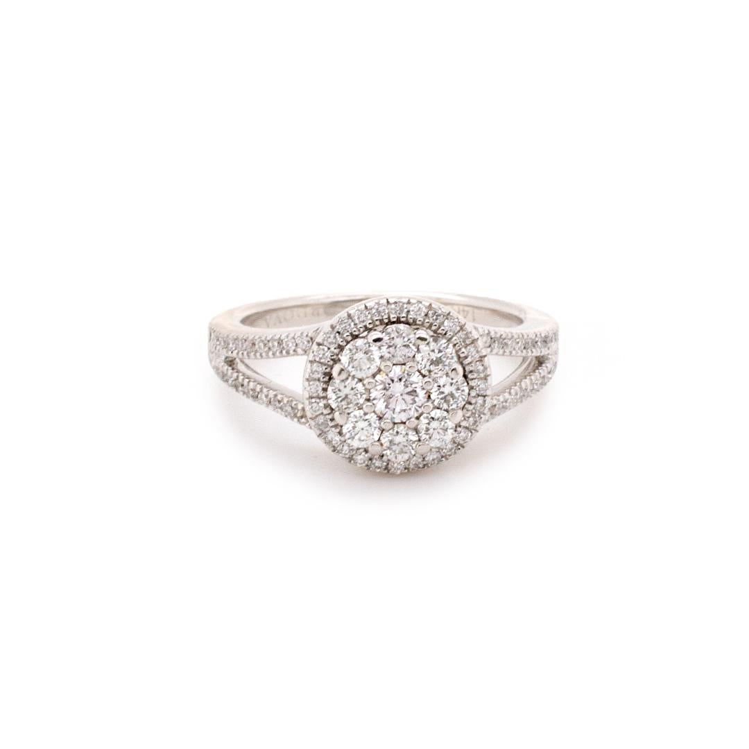 Bague de fiançailles pour dames avec halo de diamants de 0,66 carats Excellent état - En vente à Houston, TX
